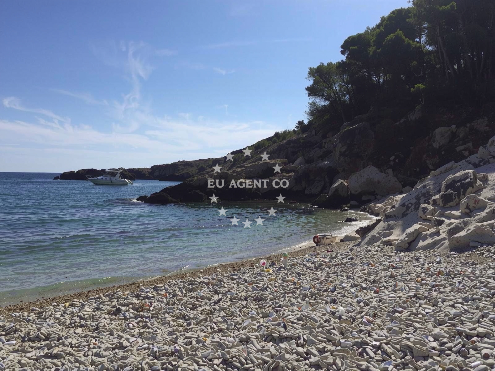 Beach facilities and surroundings at Piscena beach in , Zarače