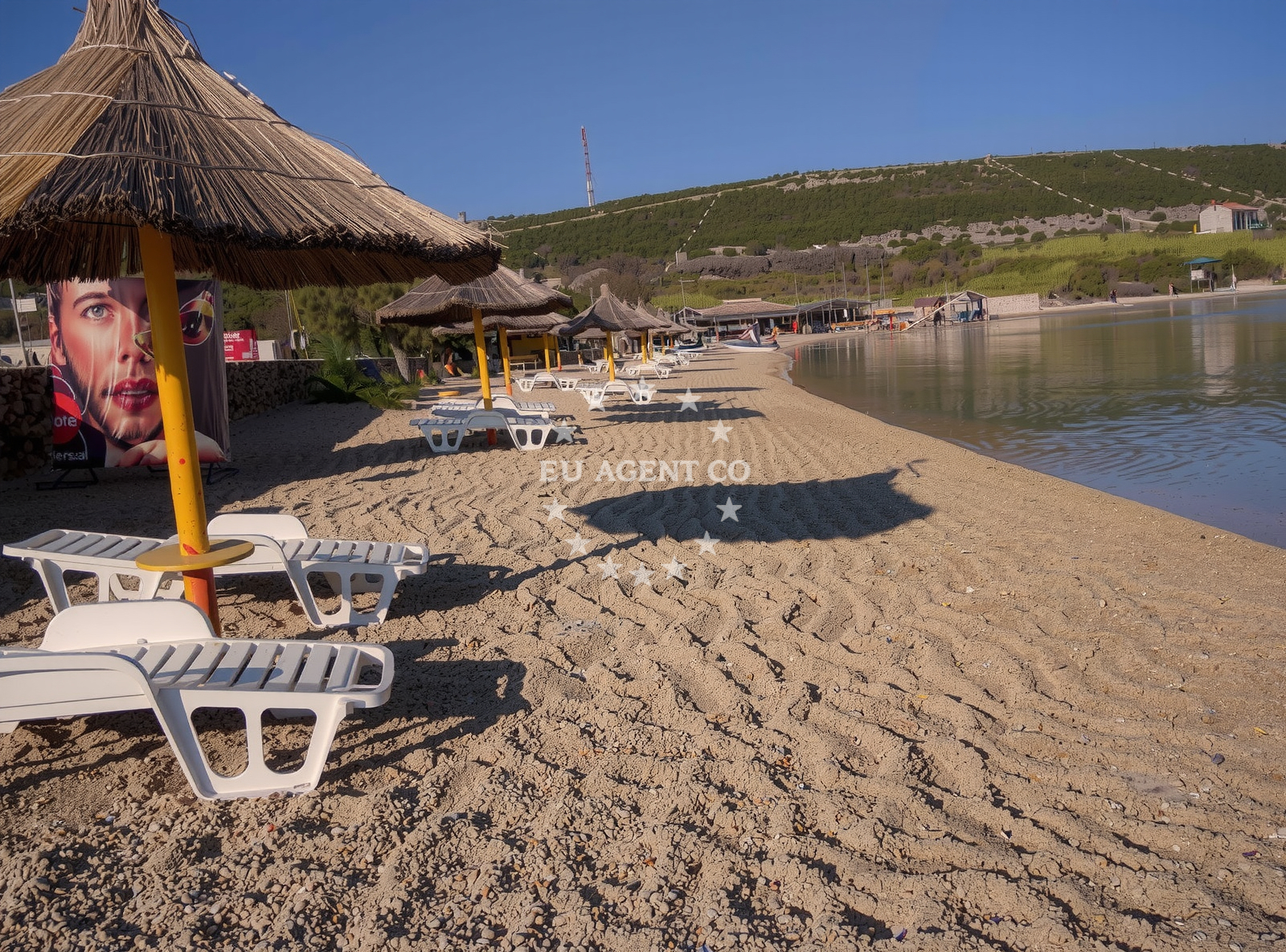 Beach facilities and surroundings at Planjka Trincel beach in 7 Krnelje, Stara Novalja