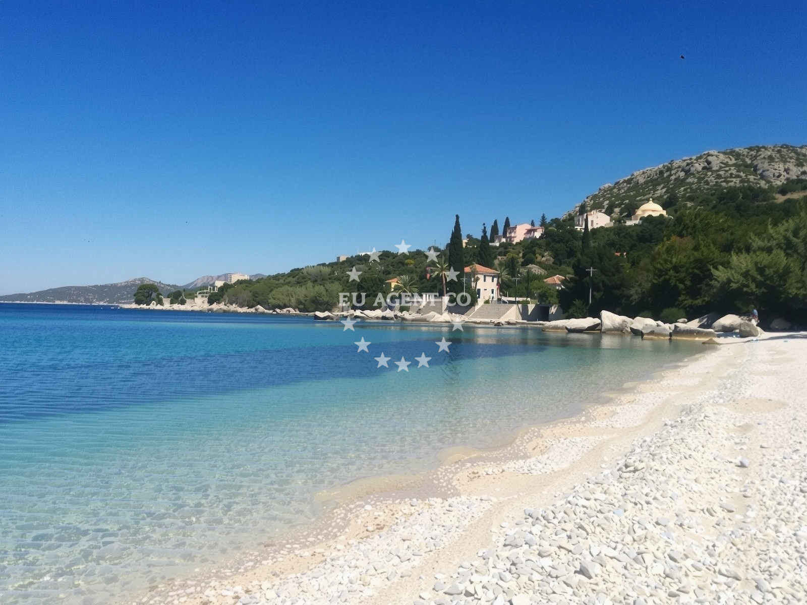 Overview of Plat beach in Plat 18, Mlini