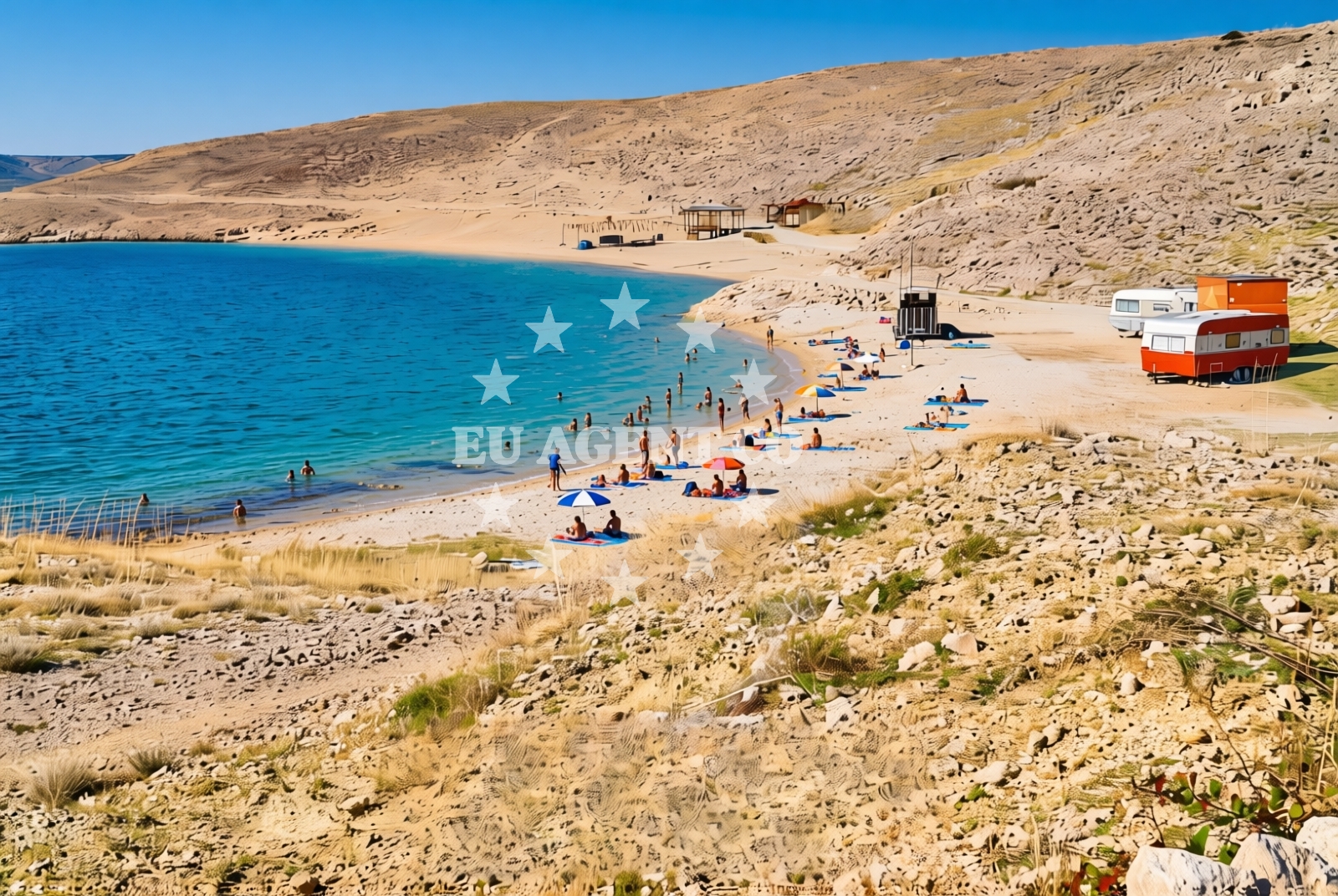 Beach facilities and surroundings at Plat sredina, Zubovići (Pag) Beach in Plat sredina