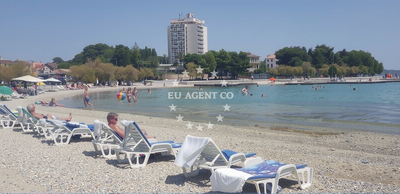 Beach facilities and surroundings at Plava beach in 10 Ulica Blata, Vodice