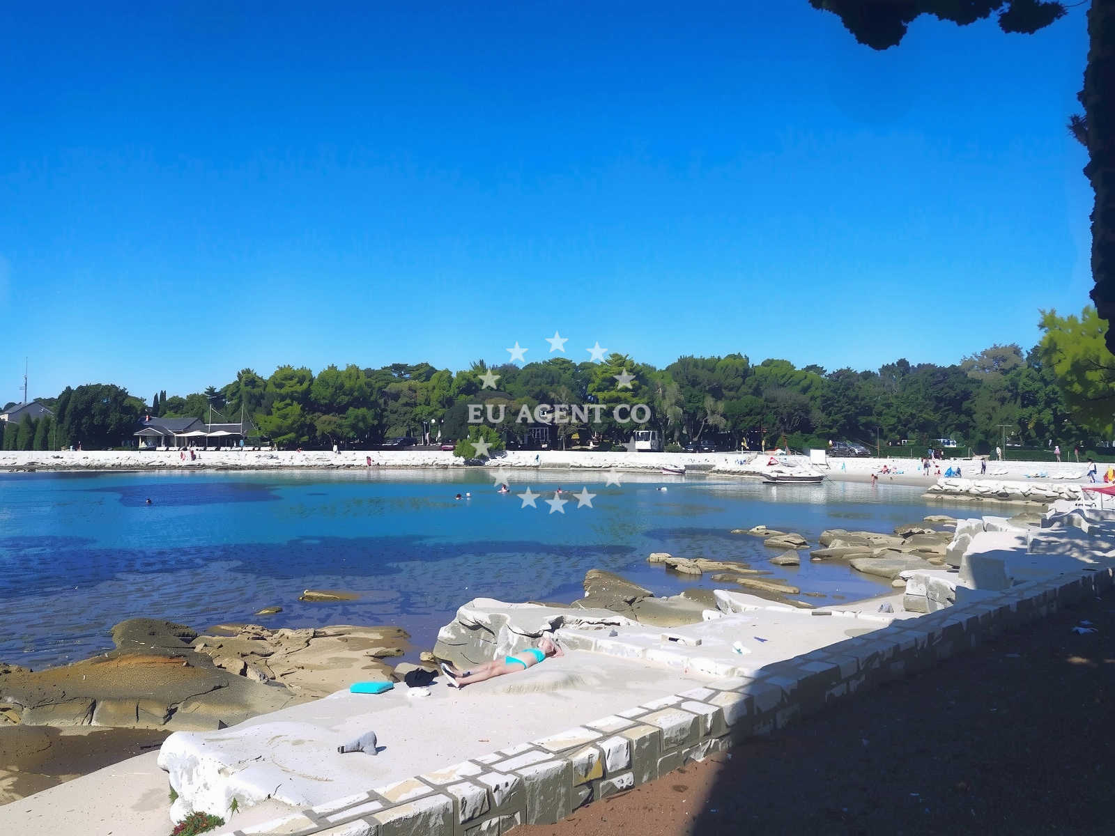 Shoreline and swimming area at Plaz Katoro in 19 Ulica Stella Maris 1, Umag