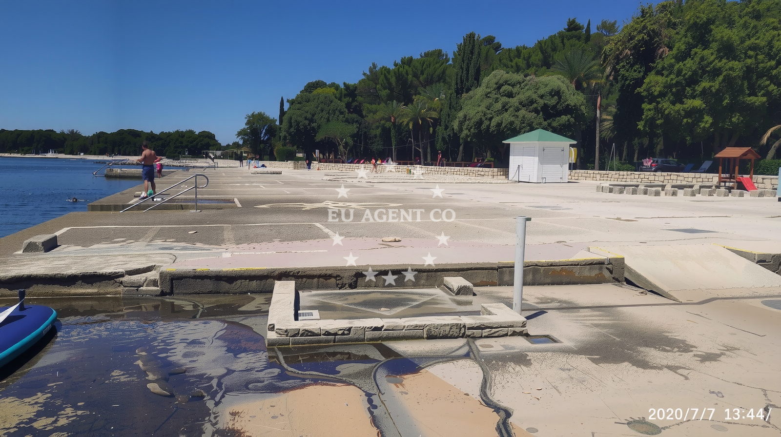 Beach facilities and surroundings at Plaz Katoro in 19 Ulica Stella Maris 1, Umag