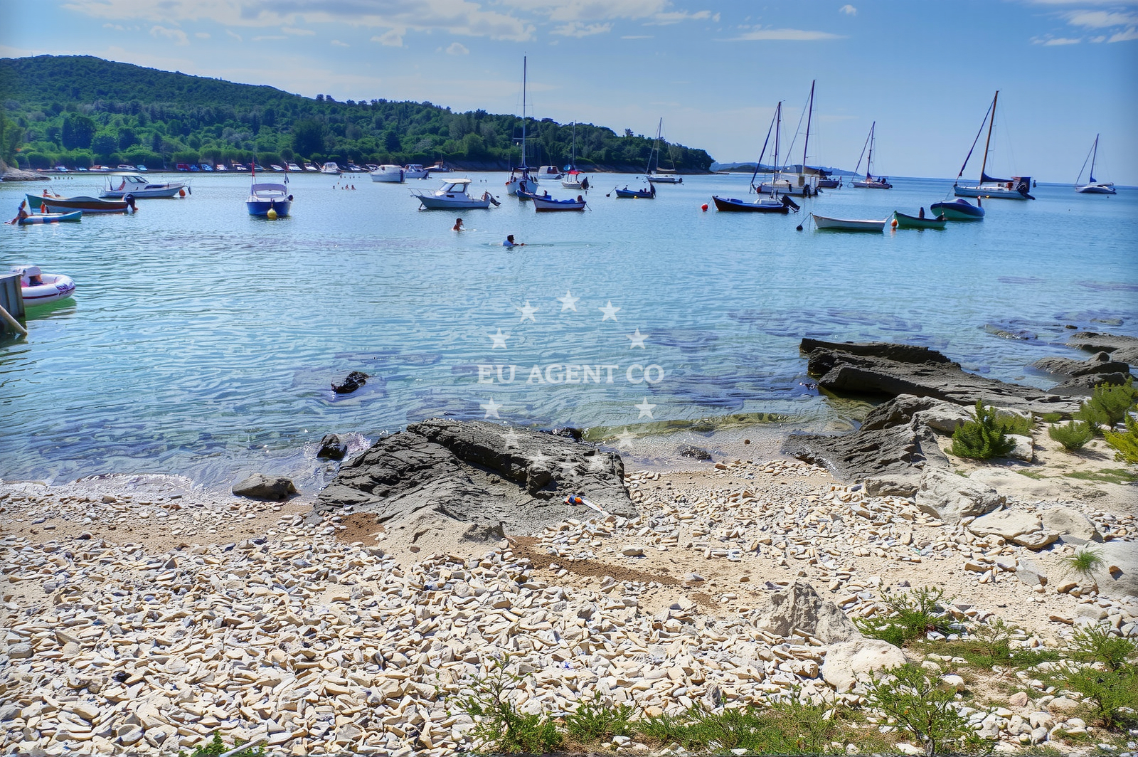Shoreline and swimming area at Plaza Artatore in , Cunski