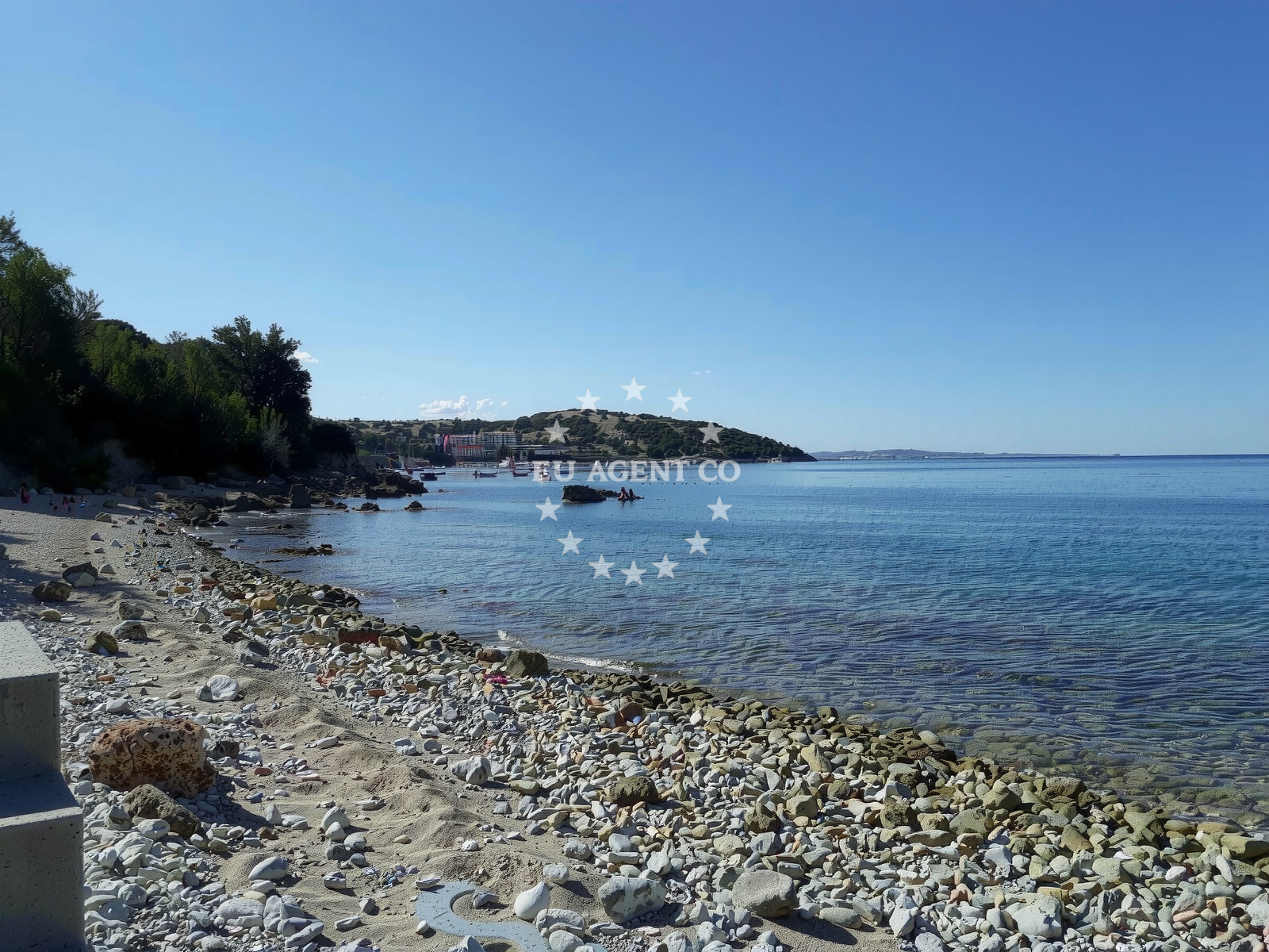 Shoreline and swimming area at Plaza Barcica in Stara Baska 14, Stara Baška