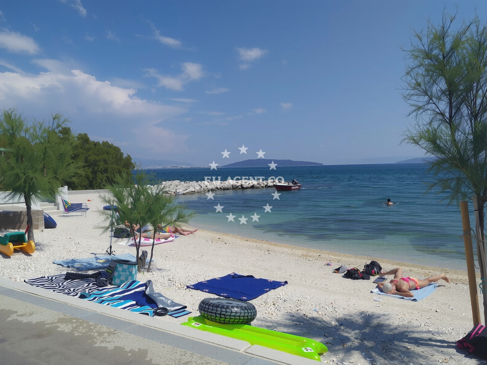 Sea and coastal view of Plaza Bijacka Kastel in Mije Gunjala 3, Kaštela