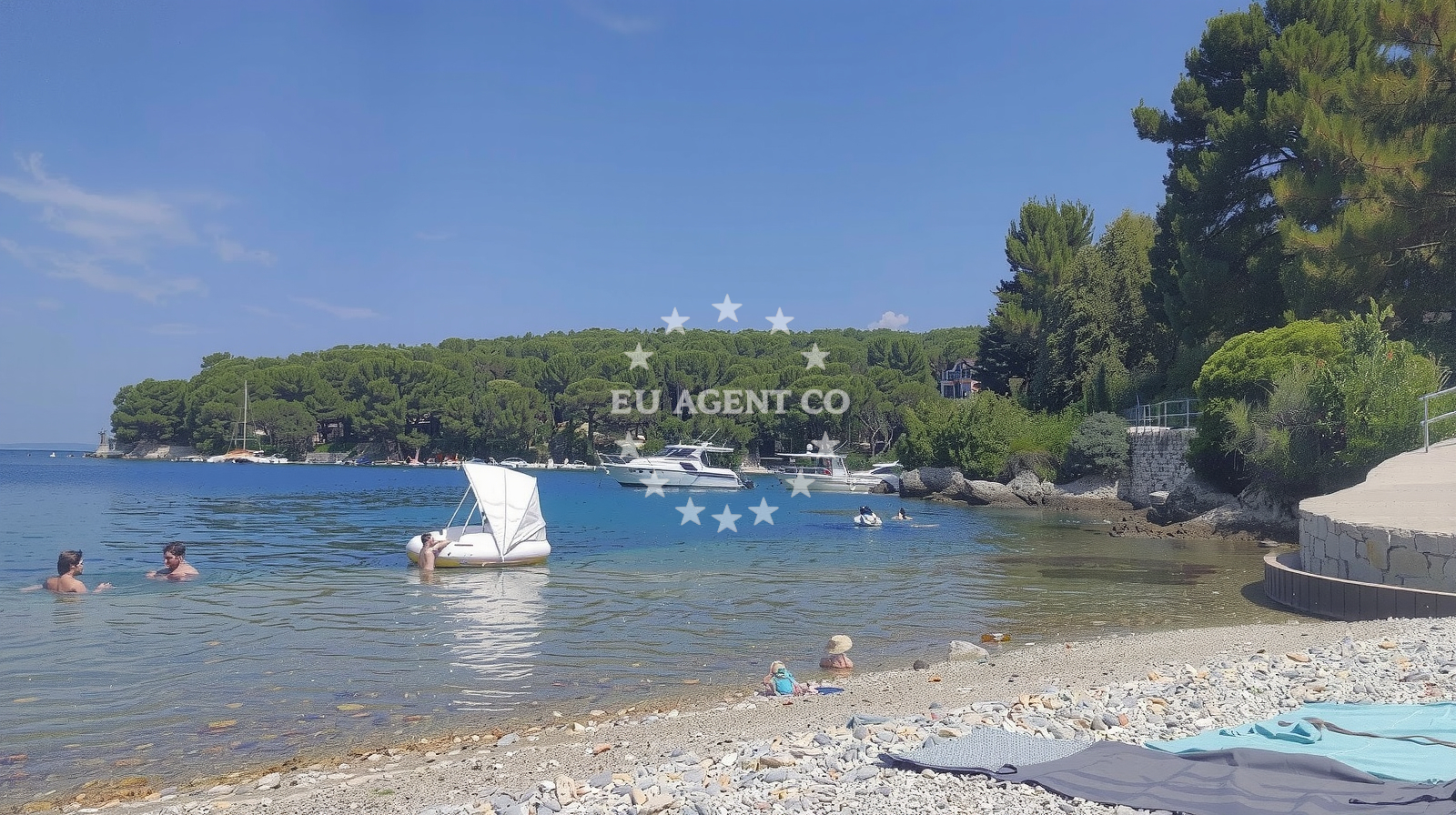 Sea and coastal view of Plaza Bijar I in Osor 63, Osor