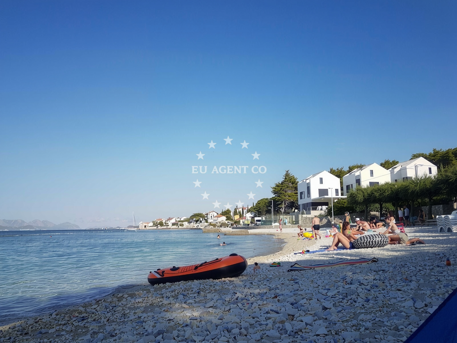 Sea and coastal view of Plaza Bistrica in Braće Ivanović Valerijev 17, Sutivan