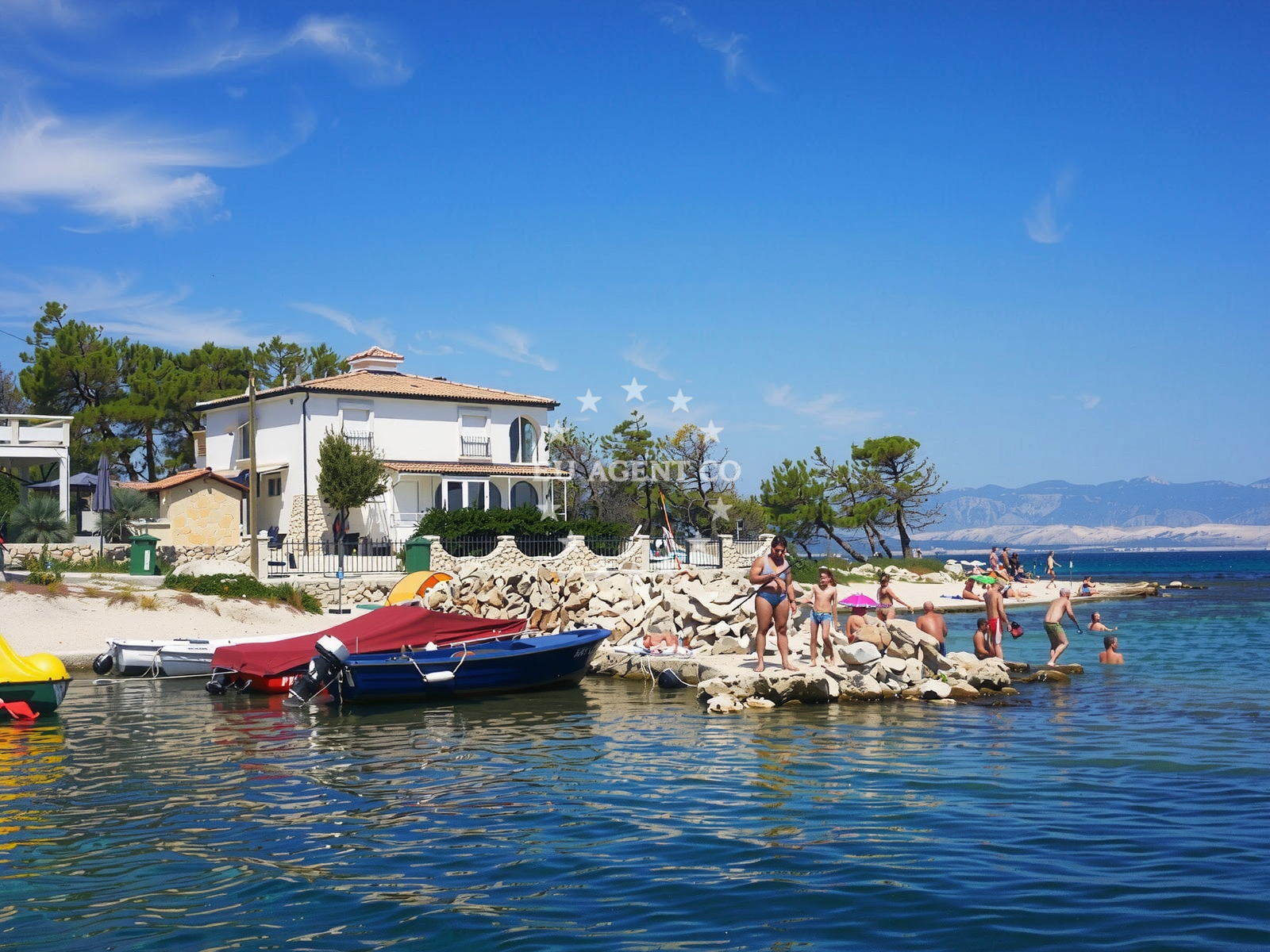 Beach facilities and surroundings at Plaza Brdonja in 9 Ulica Brdonja XIII, Vir