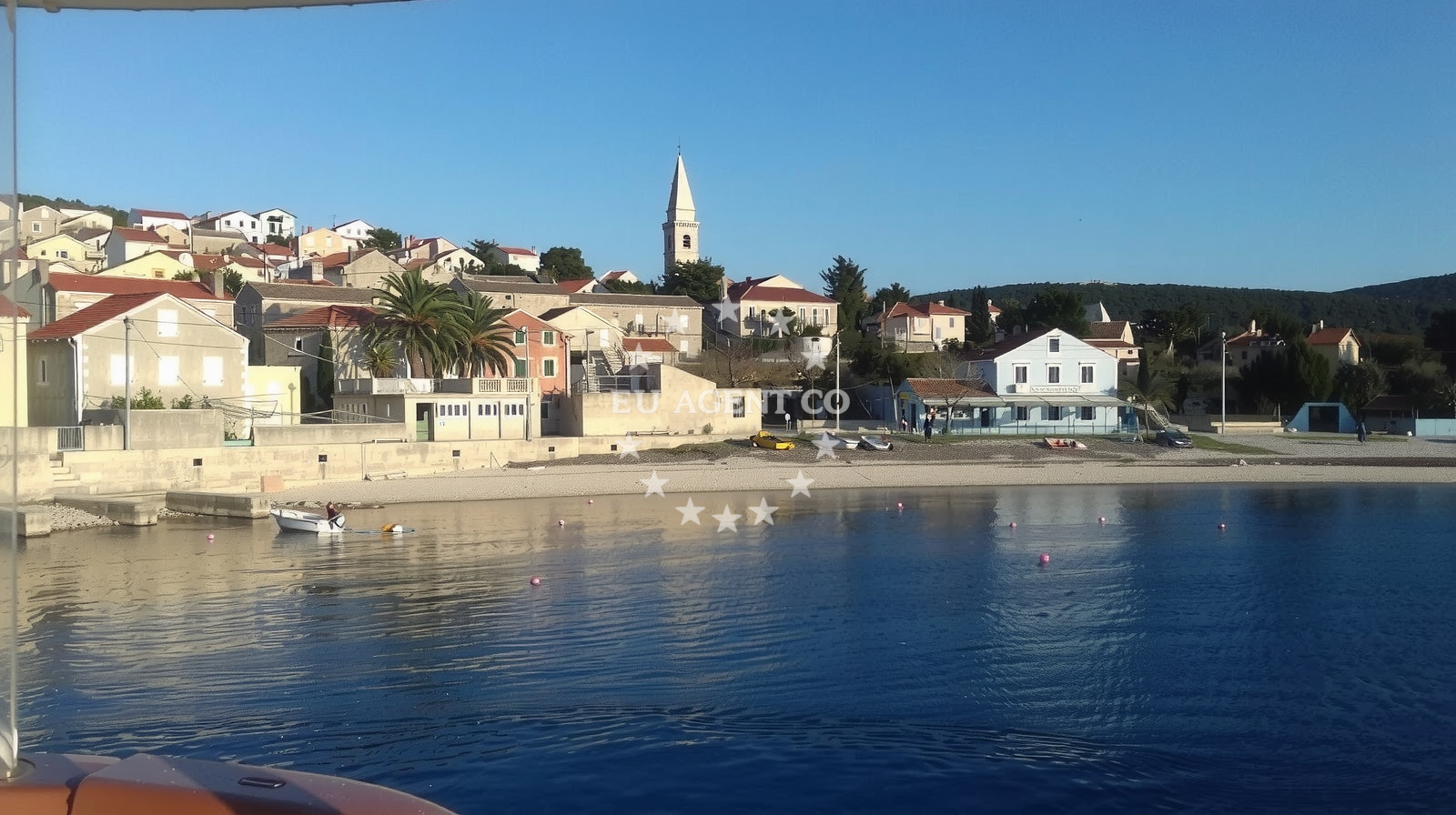 Sea and coastal view of Plaza Centrala Unije in Unije 95, Unije