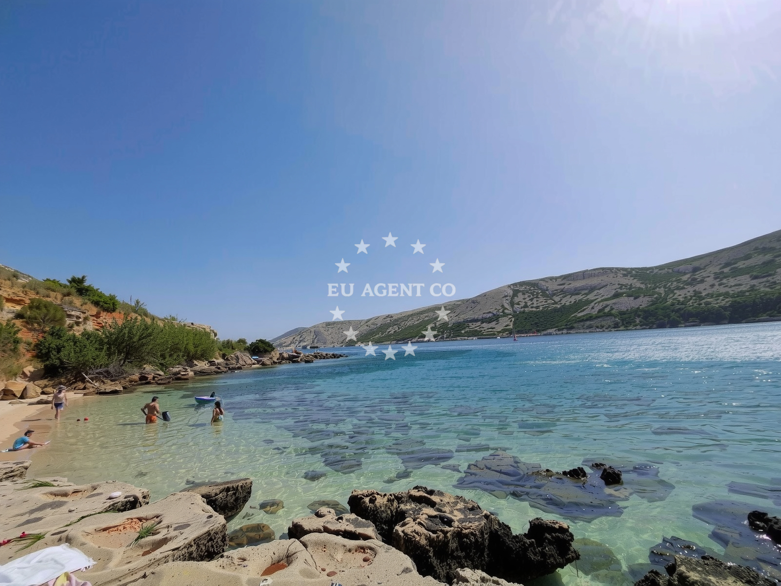 Beach facilities and surroundings at Plaza Coprnica in 574 Barbat, Rab