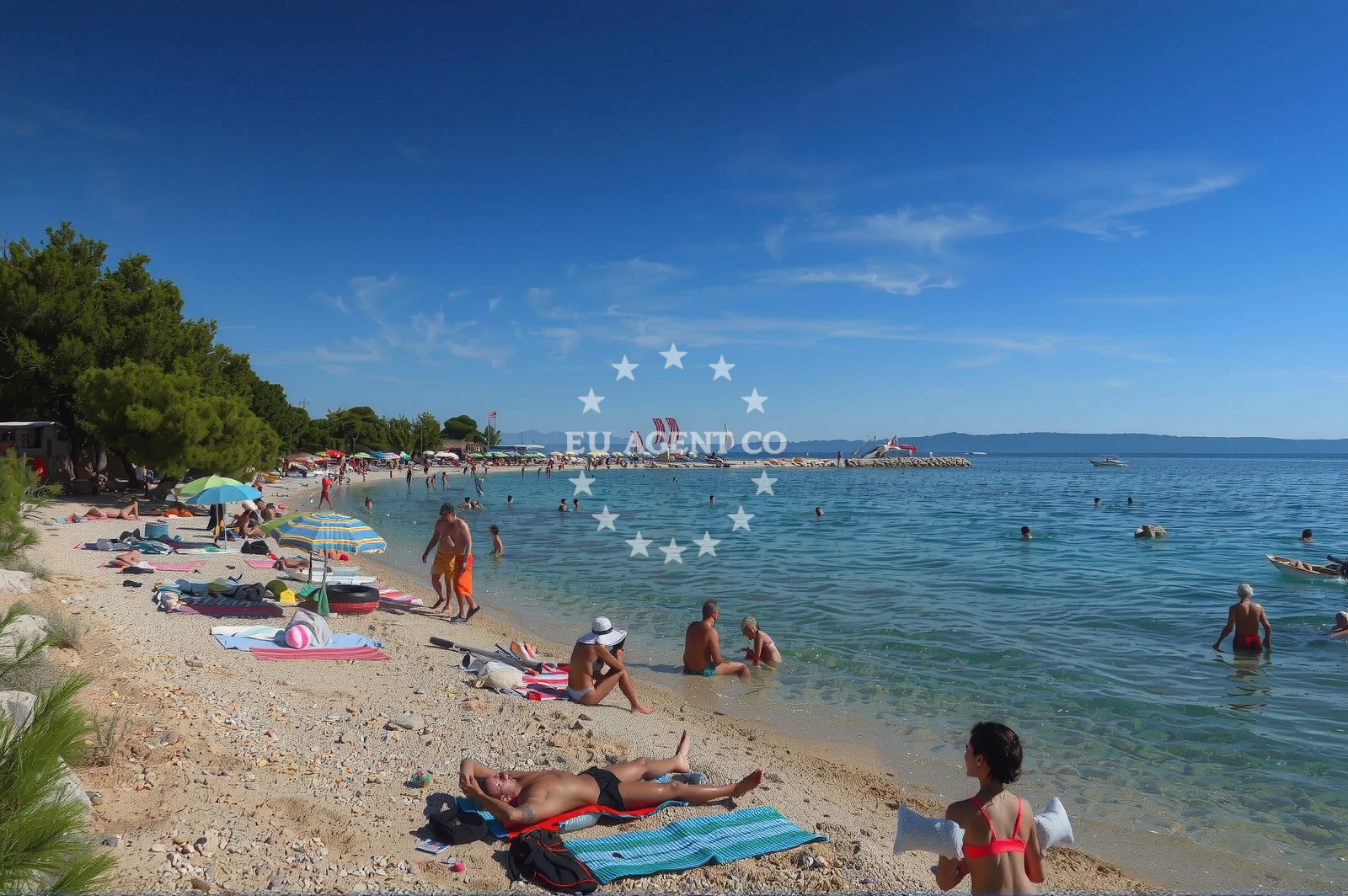 Sea and coastal view of Plaza CVITACKA in Zagrebačka 100, Makarska