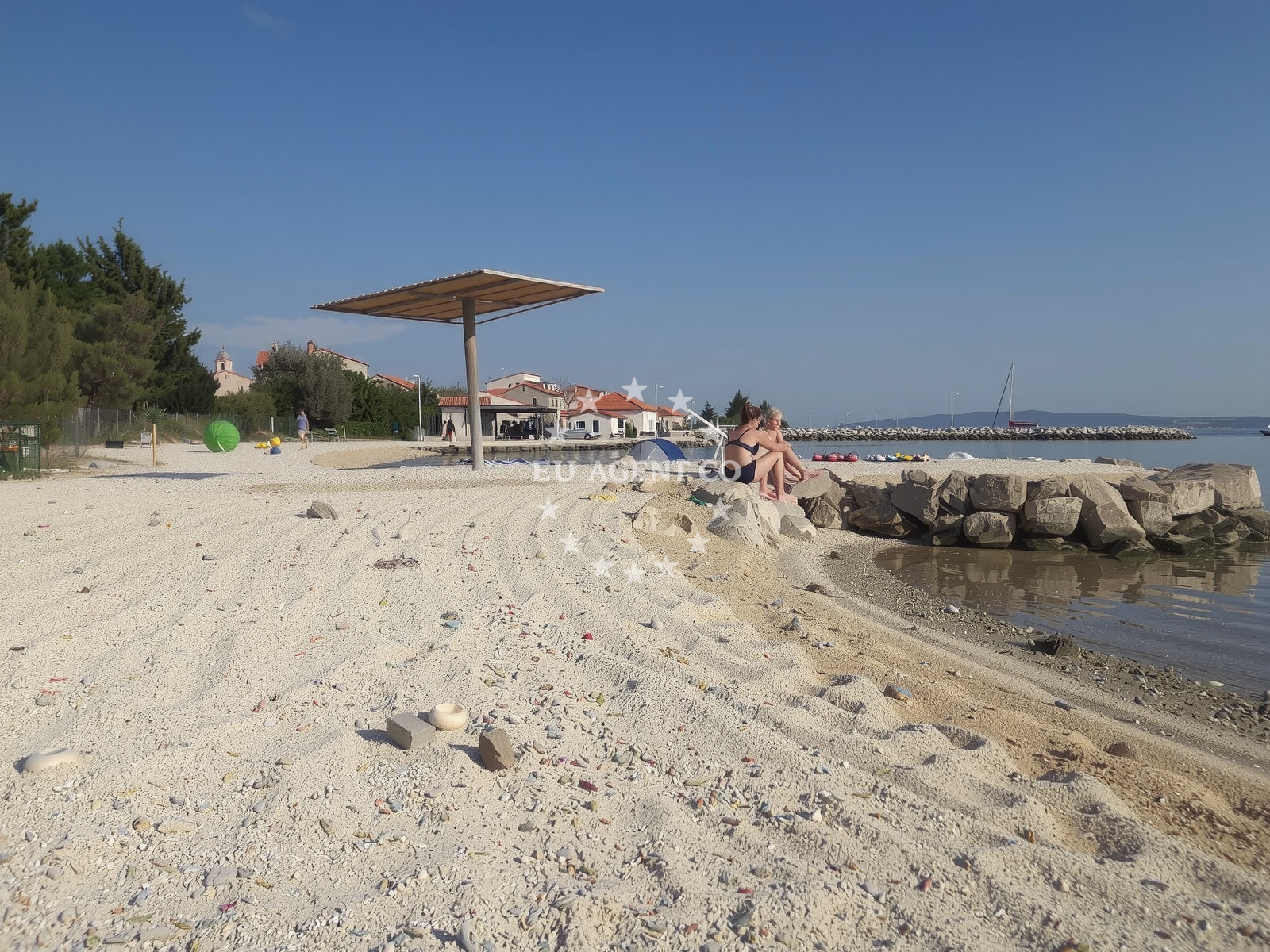 Shoreline and swimming area at Plaza Dobropoljana in Put Škvera 2, Dobropoljana