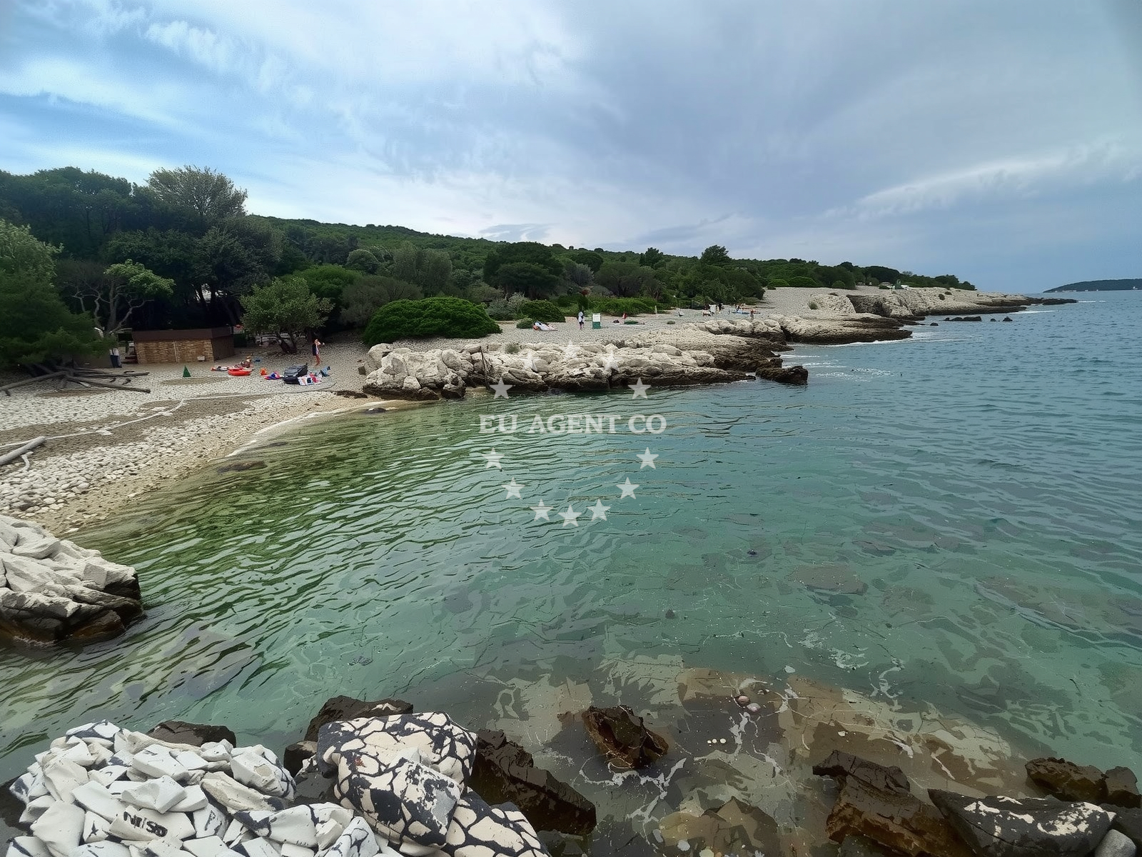 Beach facilities and surroundings at Plaza Elenona in Obrada Hrgovića 36, Veli Lošinj