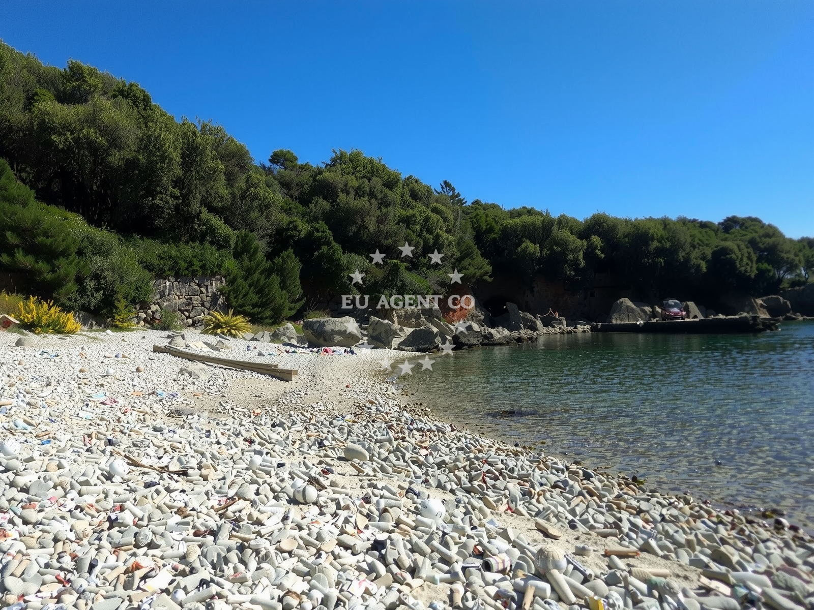 Shoreline and swimming area at Plaza Faldomak in Sveti Jakov 37, Nerezine