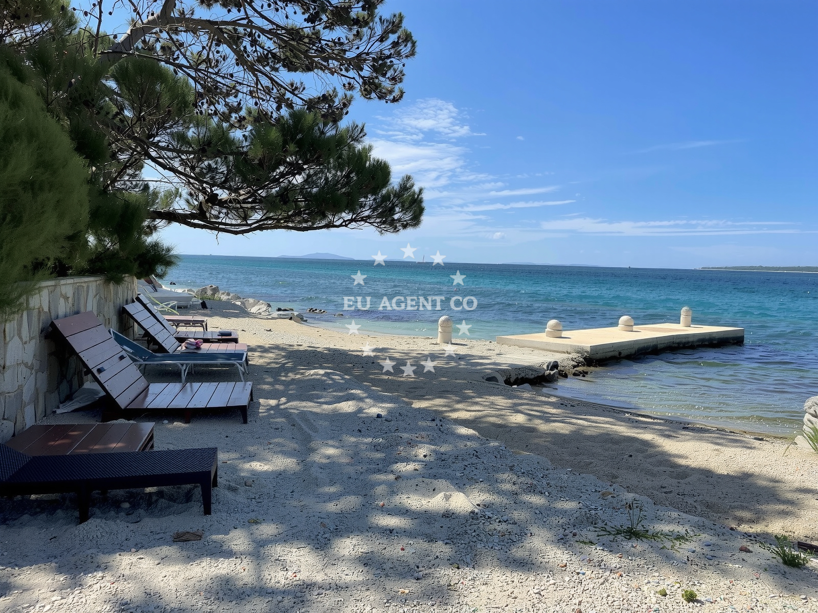 Sea and coastal view of Plaza Girenica in 17 Kralja Tomislava ulica, Mandre