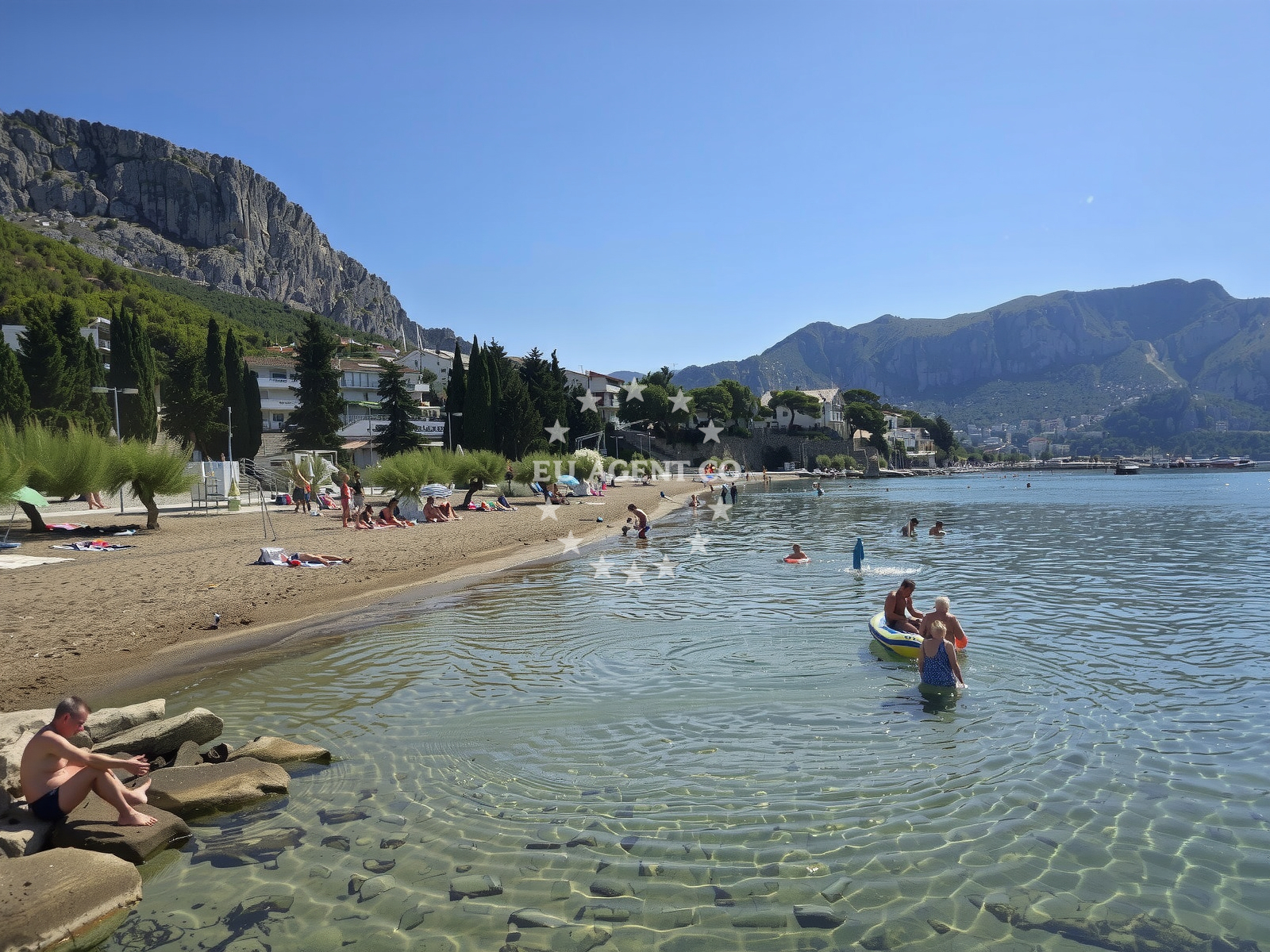 Shoreline and swimming area at Plaza Golubinka in 13 Poljička cesta - Golubinka, Duće