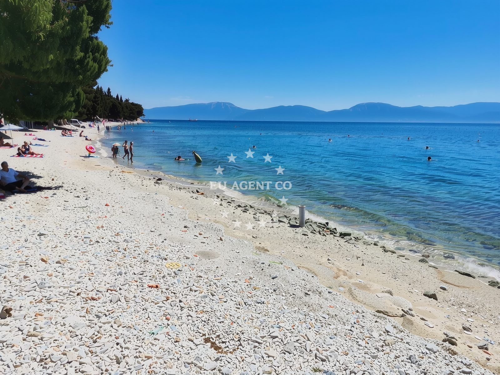 Overview of Plaza Gornja Vala in 14 Dalmatinska, Gradac