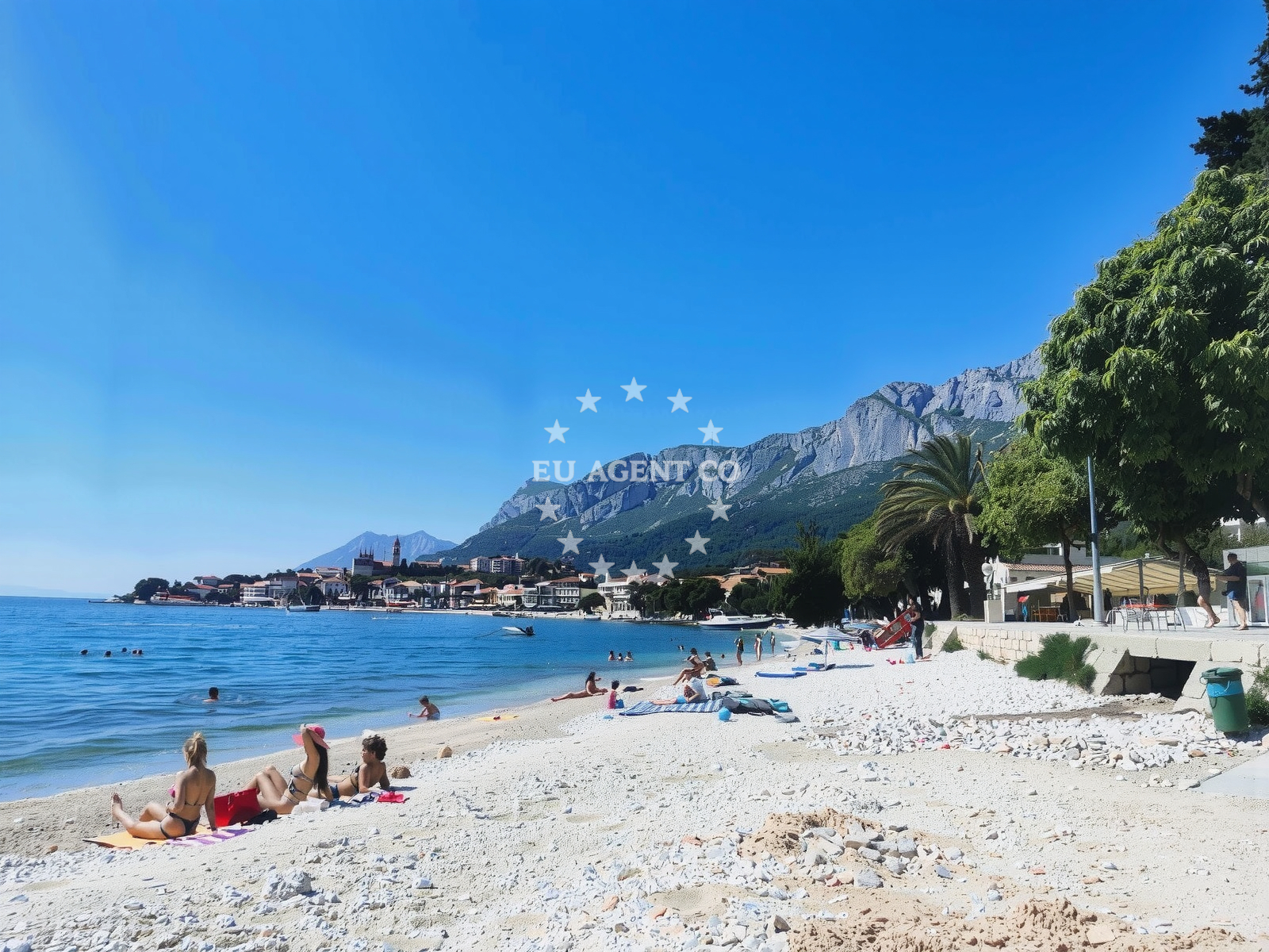 Shoreline and swimming area at Plaza Gornja Vala in 14 Dalmatinska, Gradac