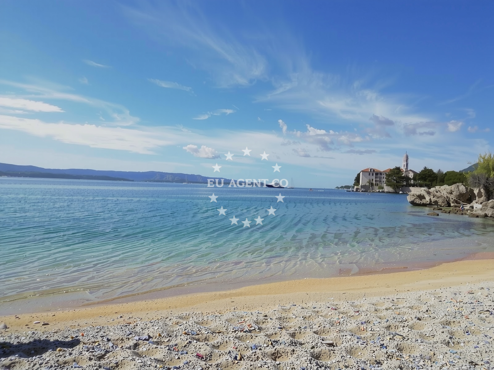 Shoreline and swimming area at Plaza Grabov Rat in David cesta 125, Bol