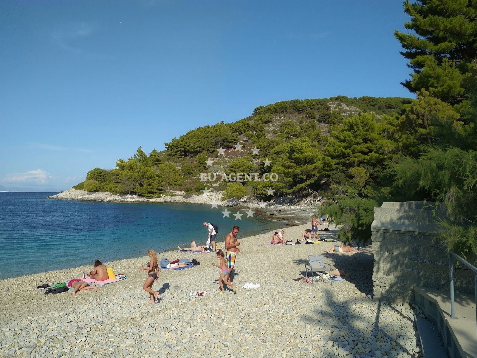 Shoreline and swimming area at Plaza Grandovac in Otok Host 1, Vis