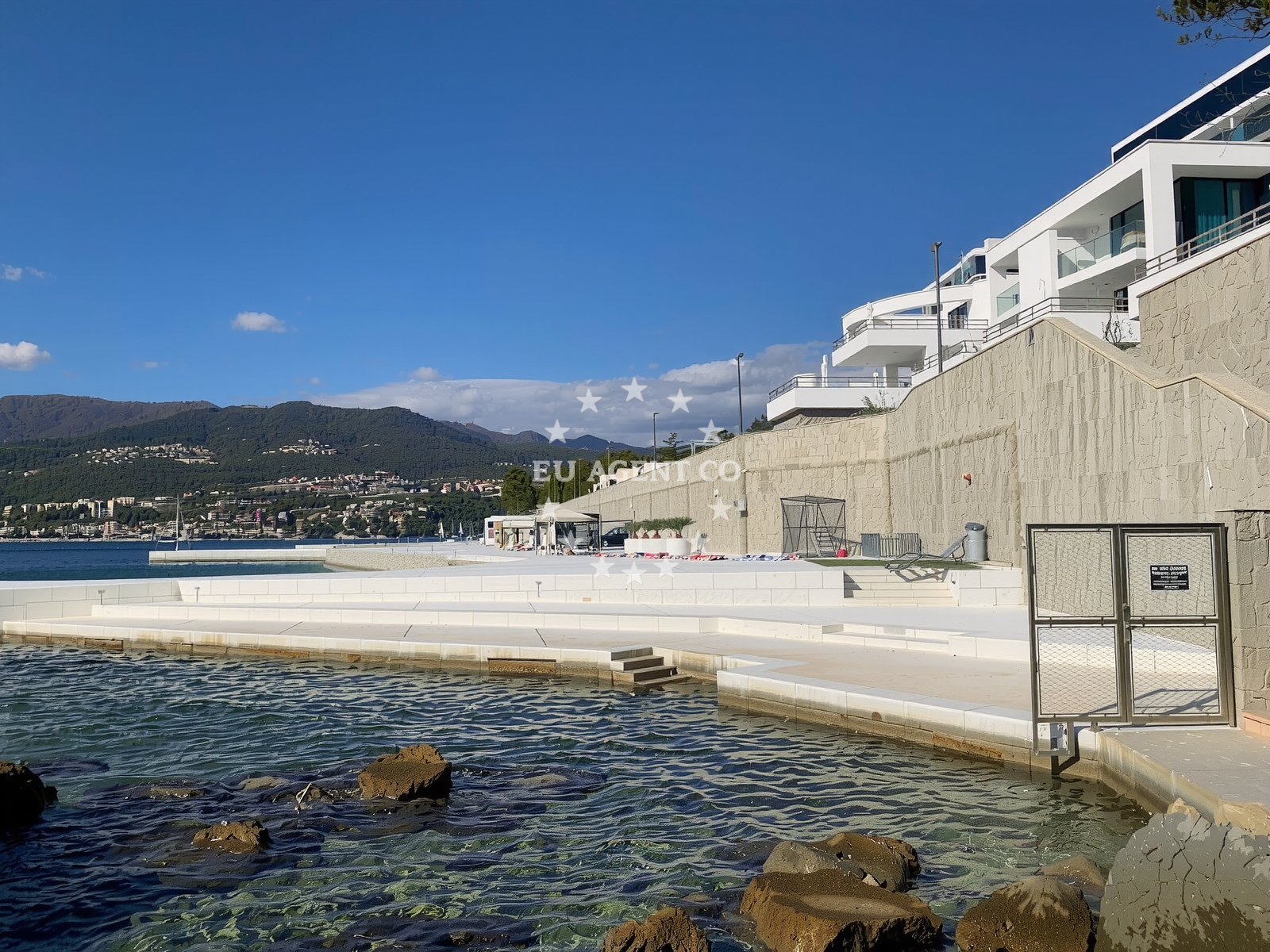 Beach facilities and surroundings at Plaza Hotel Hilton