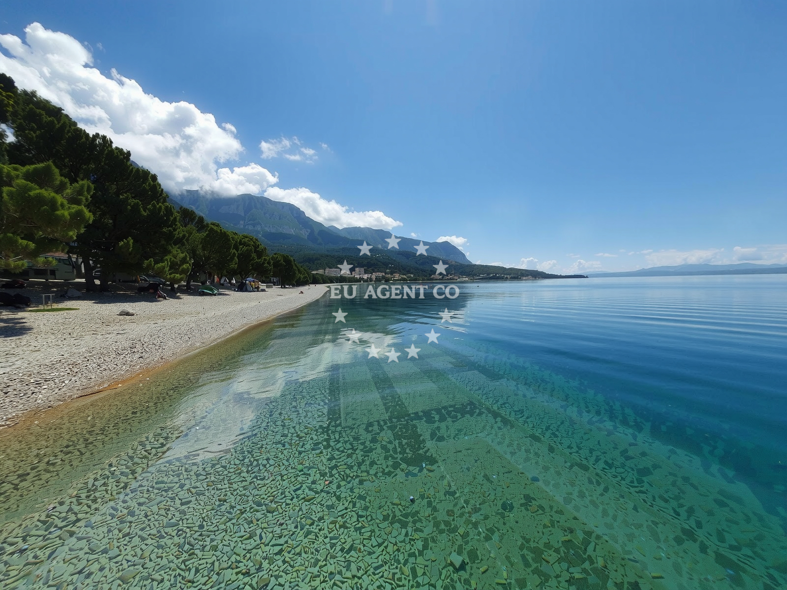 Shoreline and swimming area at Plaza Jadran