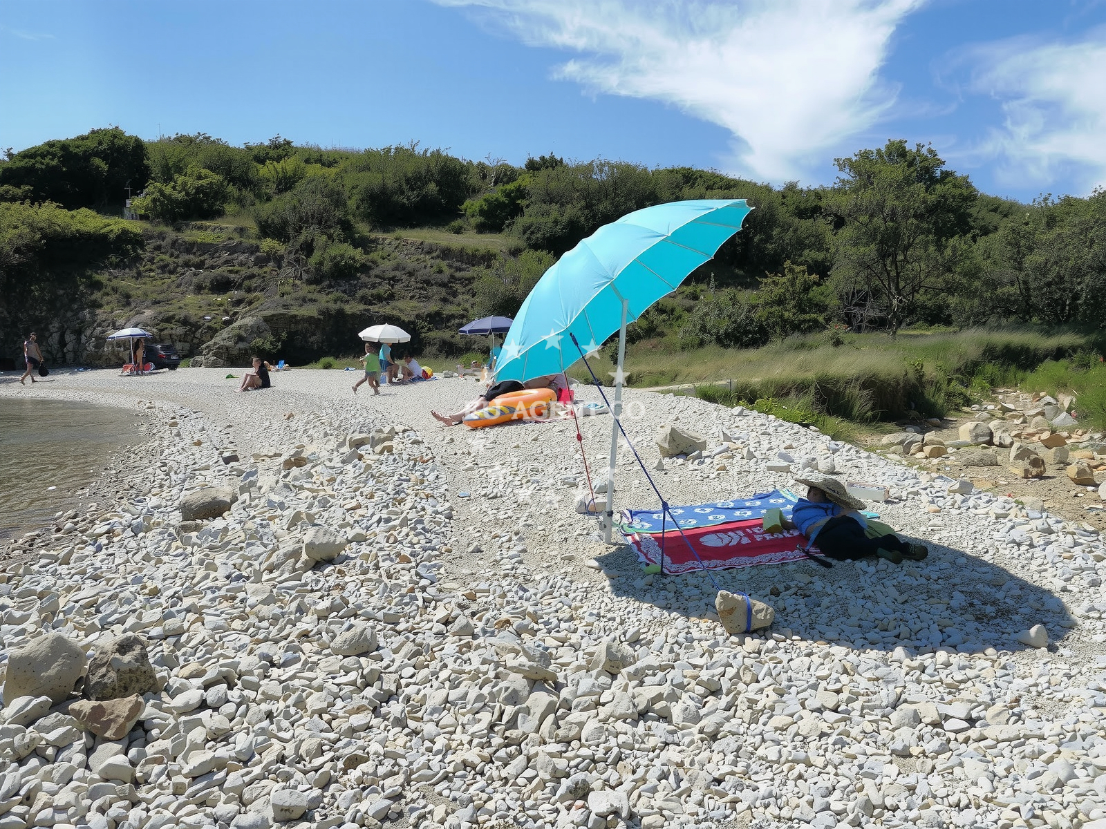 Beach facilities and surroundings at Plaza Javna in Risika 142, Risika