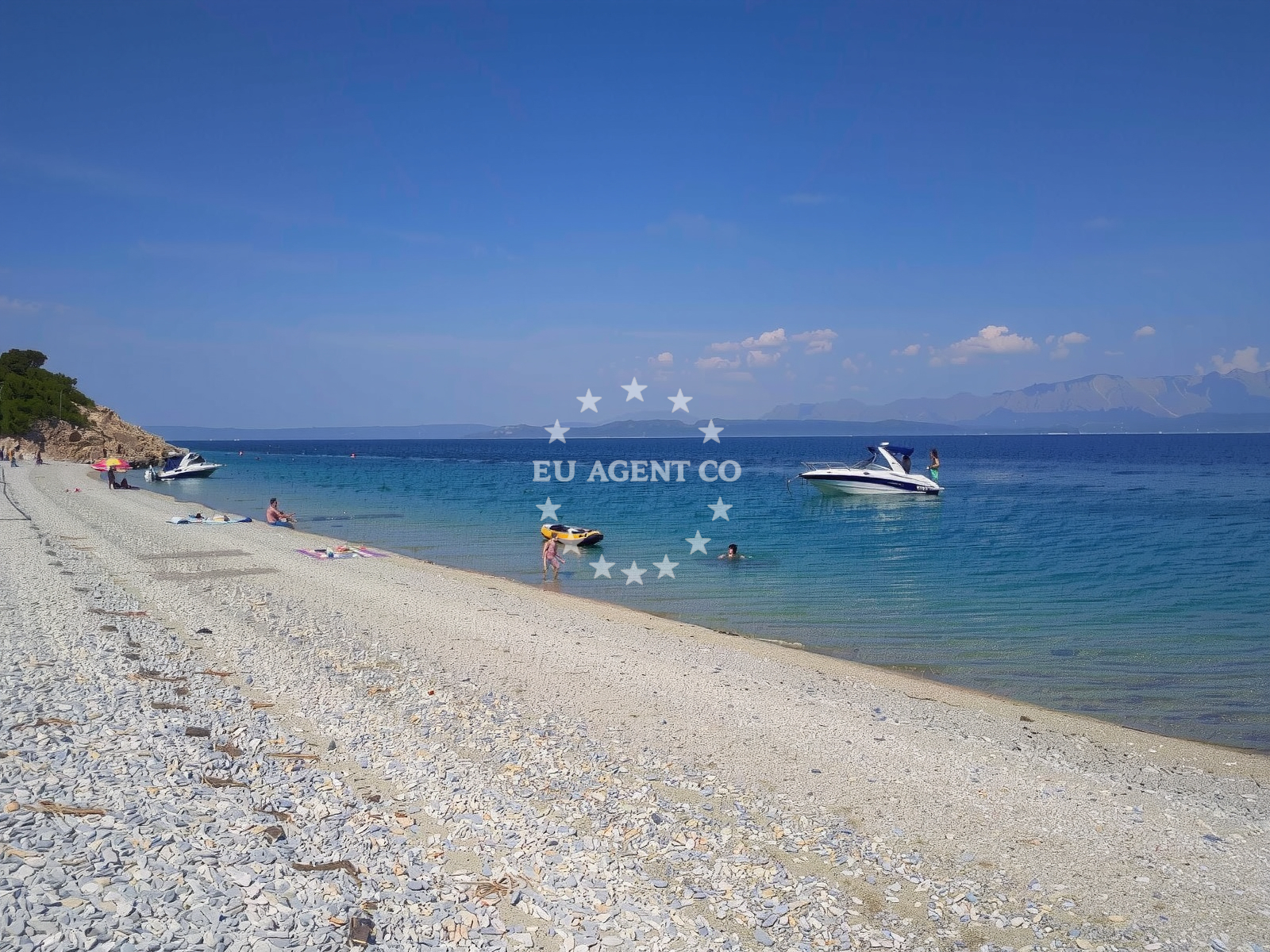 Shoreline and swimming area at Plaza Jezero in Novi Ruskovi?i 12, Orebić