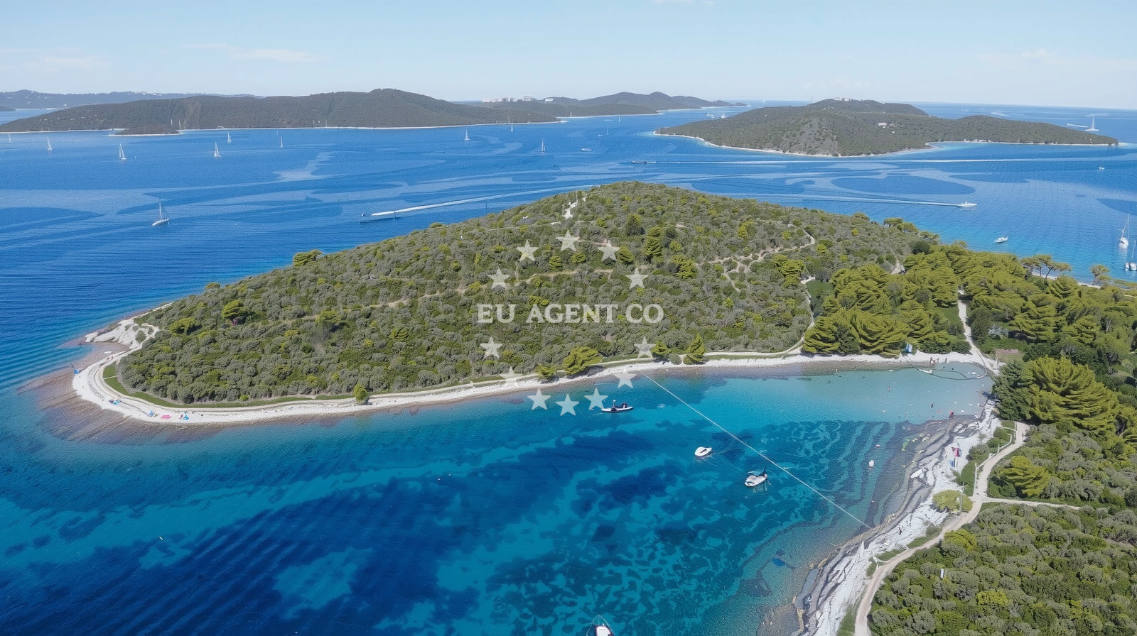 Beach facilities and surroundings at Plaza Juzna Luka in Mulinska 10, Ugljan