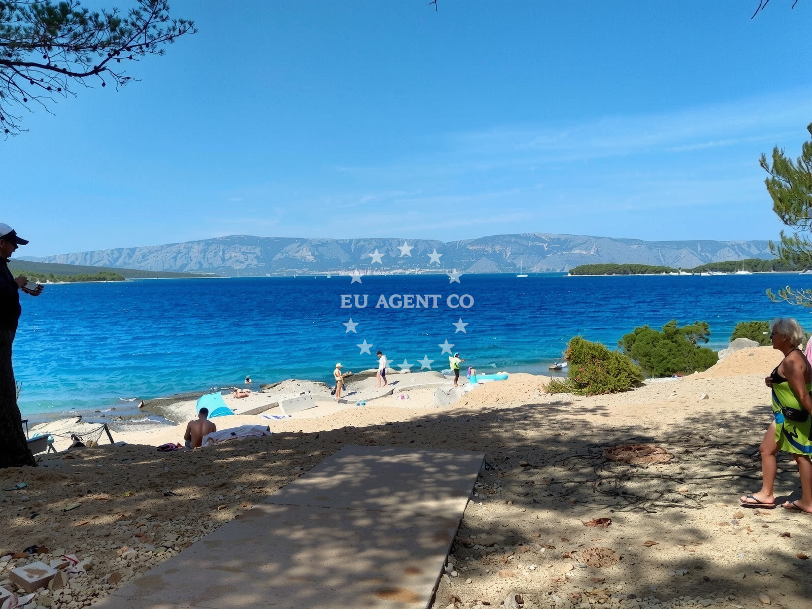Sea and coastal view of Plaza Kamenjara in Vrboska 184, Vrboska