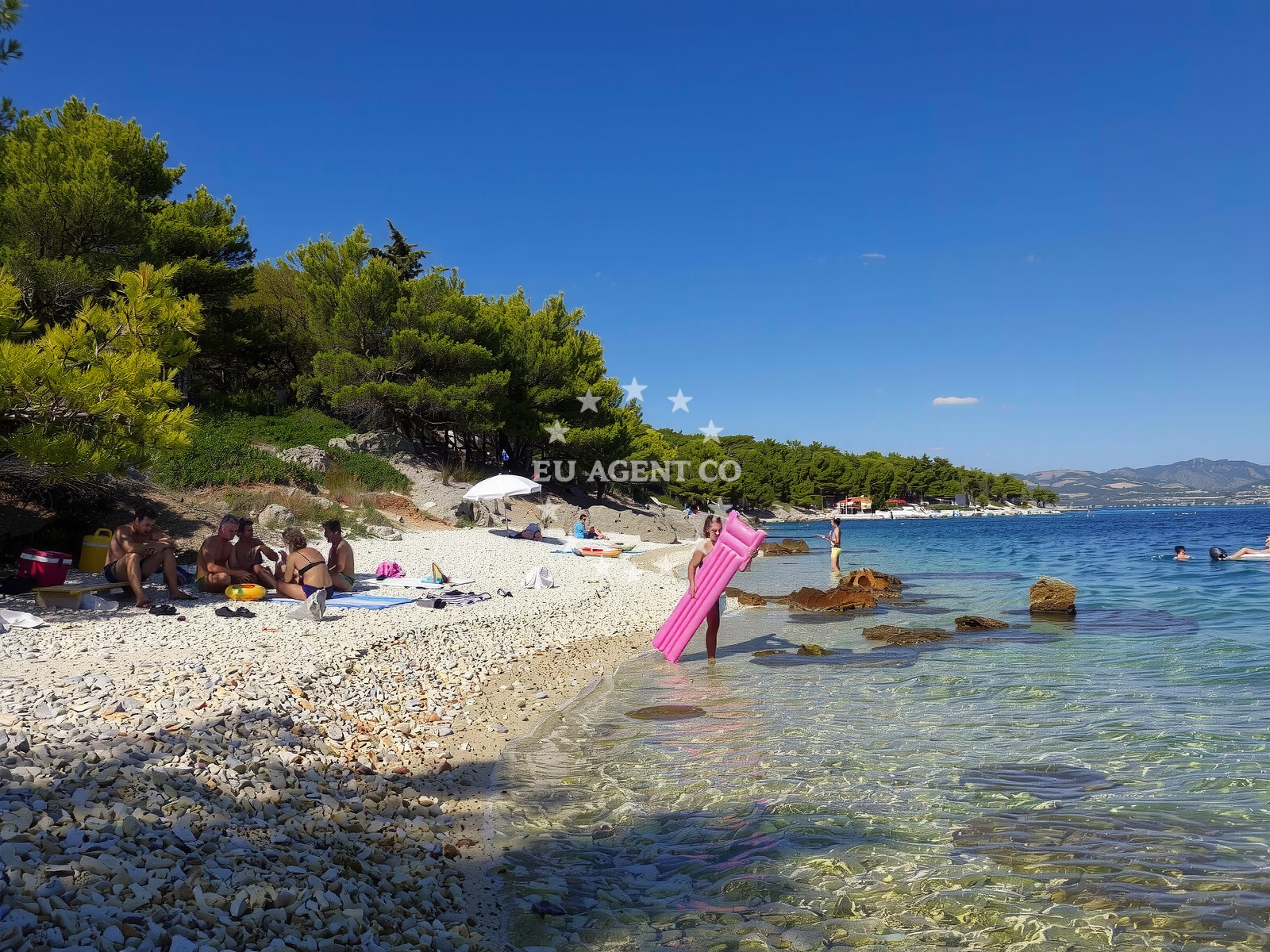 Shoreline and swimming area at Plaza Kava Slatine in Zvonimirova obala 96, Slatine