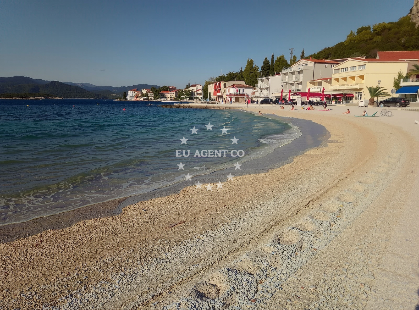 Shoreline and swimming area at Plaza Klek in 4 Lungo mare, Klek