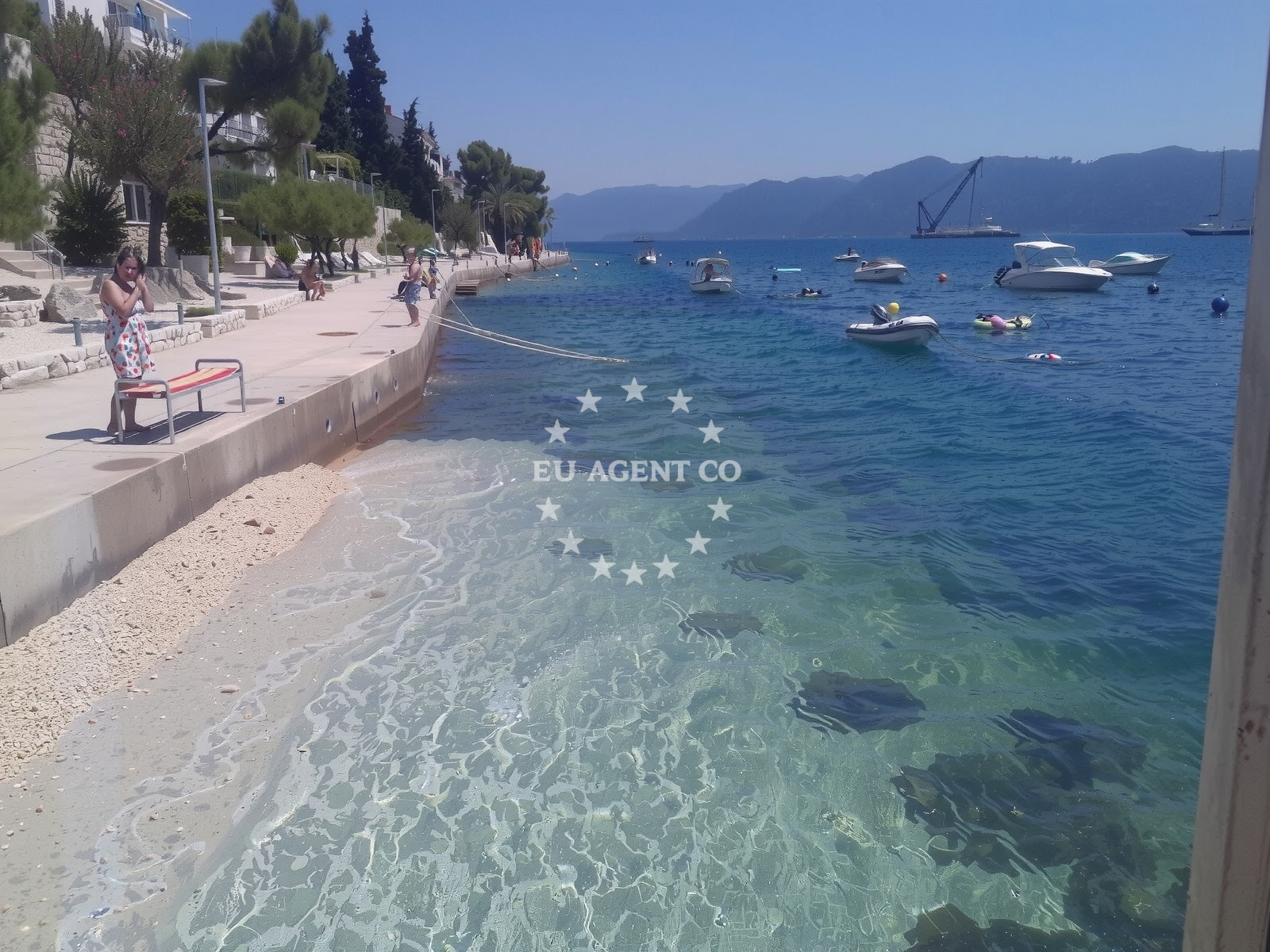 Sea and coastal view of Plaza Komarna II in Komarna 61/1, Komarna