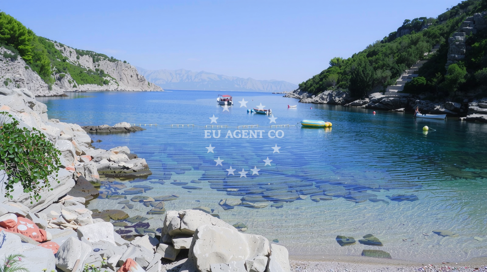 Shoreline and swimming area at Plaza Kozica in Zastražišće bočić 173(Pokrivenik), Zastražišće
