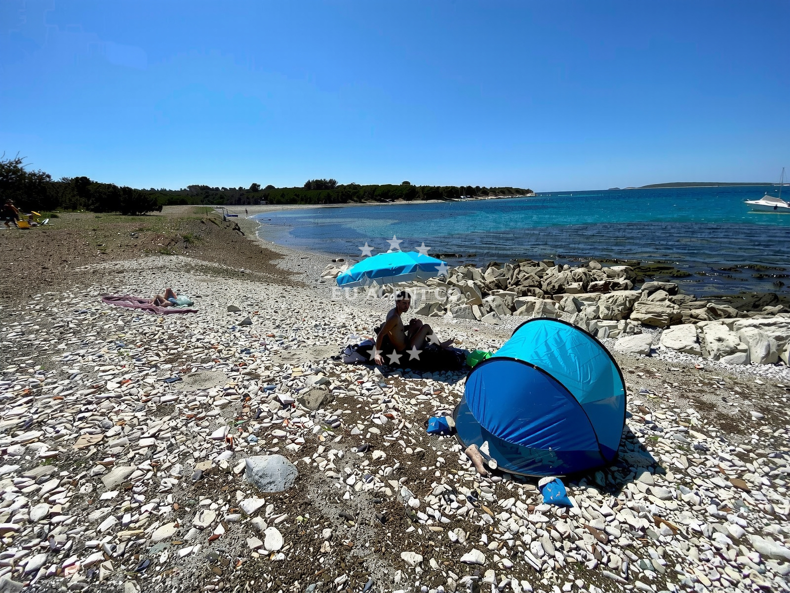 Sea and coastal view of Plaza Liska Slatina in Zabodarski, Cunski