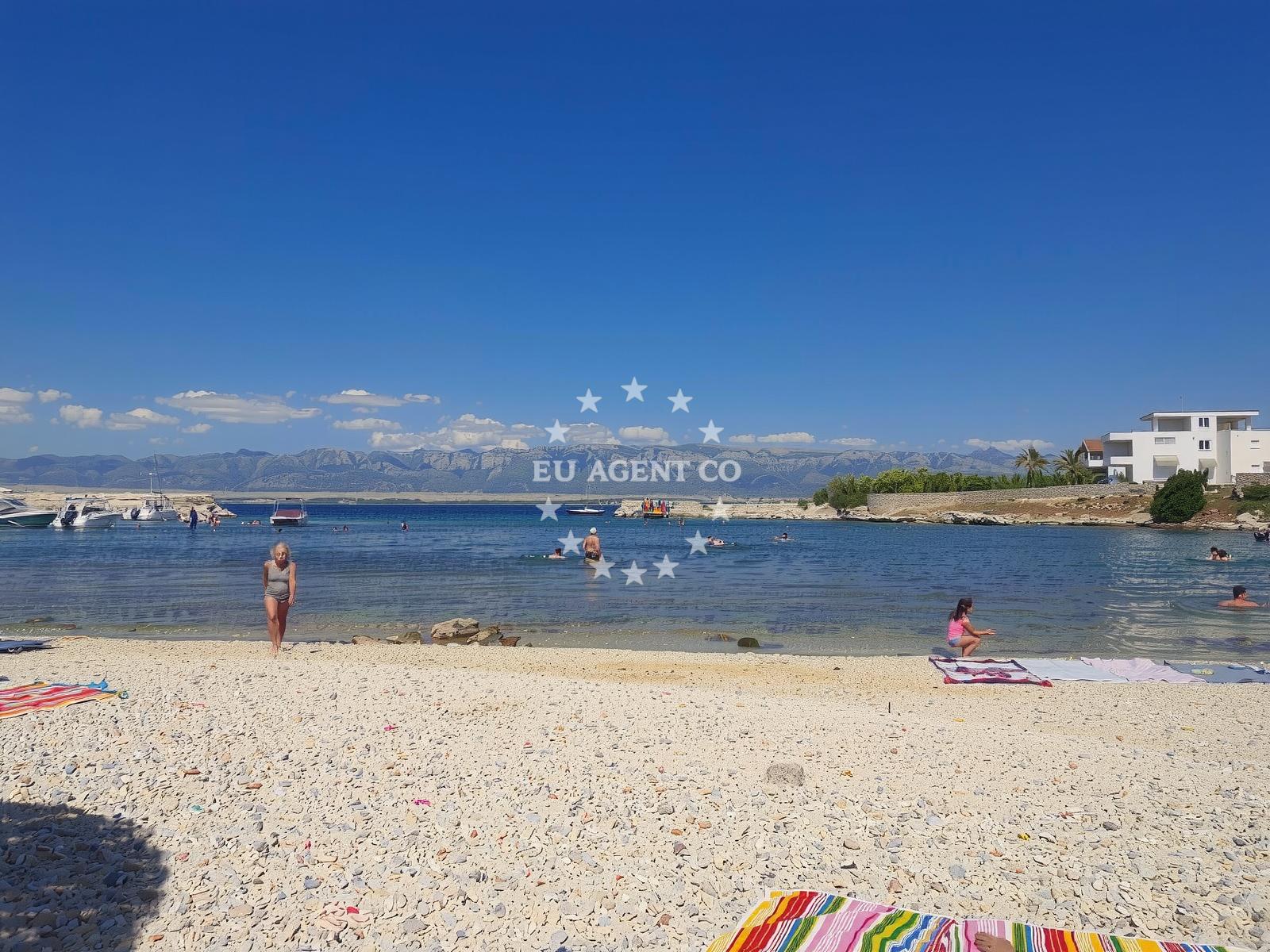 Beach facilities and surroundings at Plaza Lozice in 5 Put Biskupljače, Vir