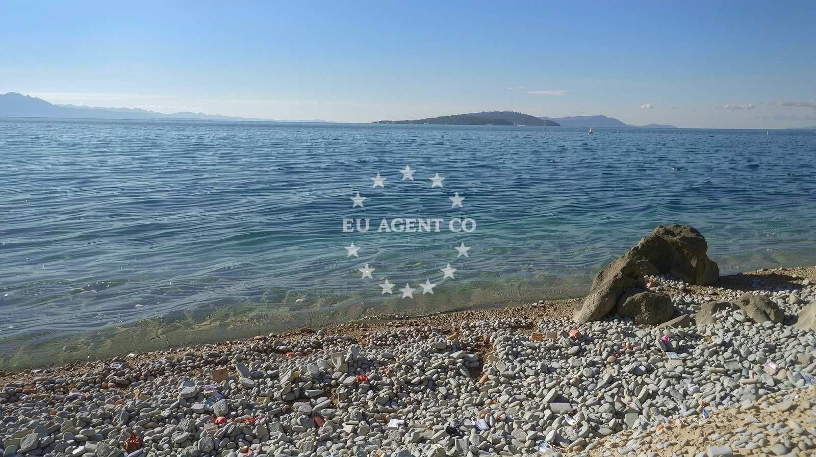 Beach facilities and surroundings at Plaza Lucica in Ulica Stjepana Radića 18, Zaostrog