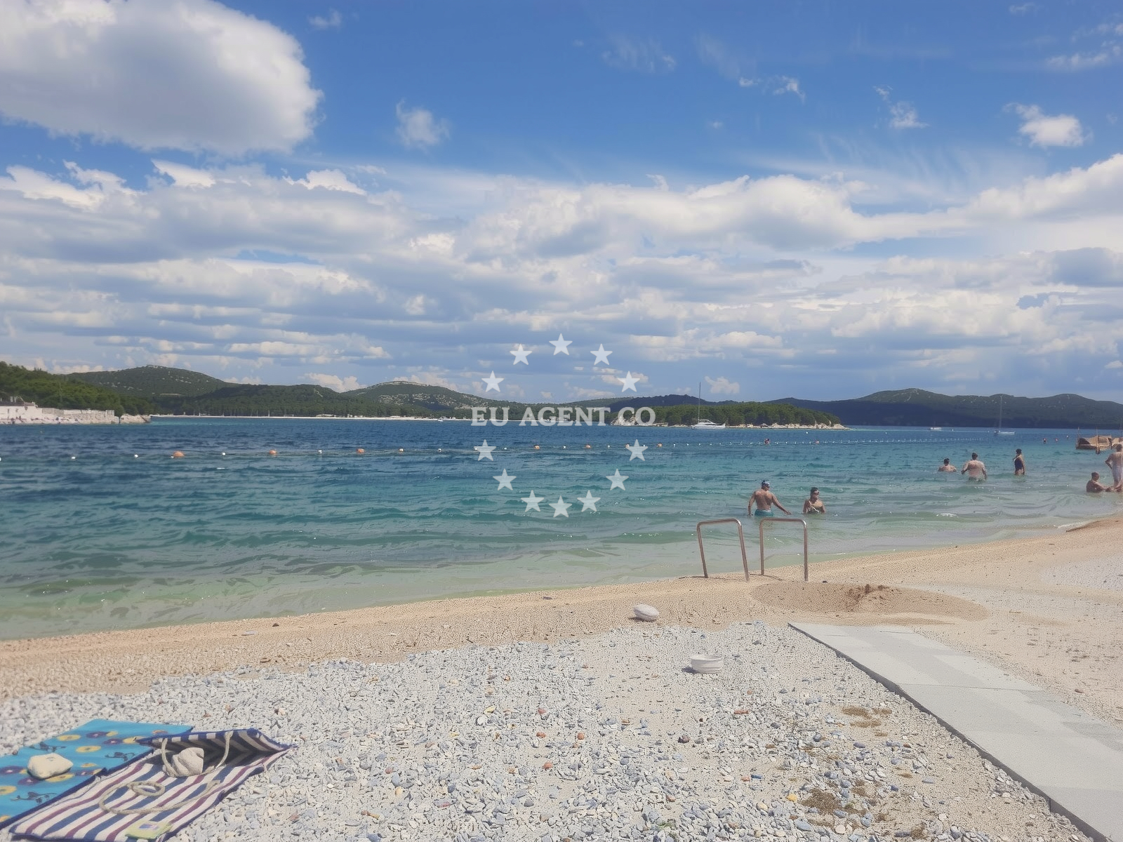 Beach facilities and surroundings at Plaza Lucica in Don Antuna Božića 6A, Jezera