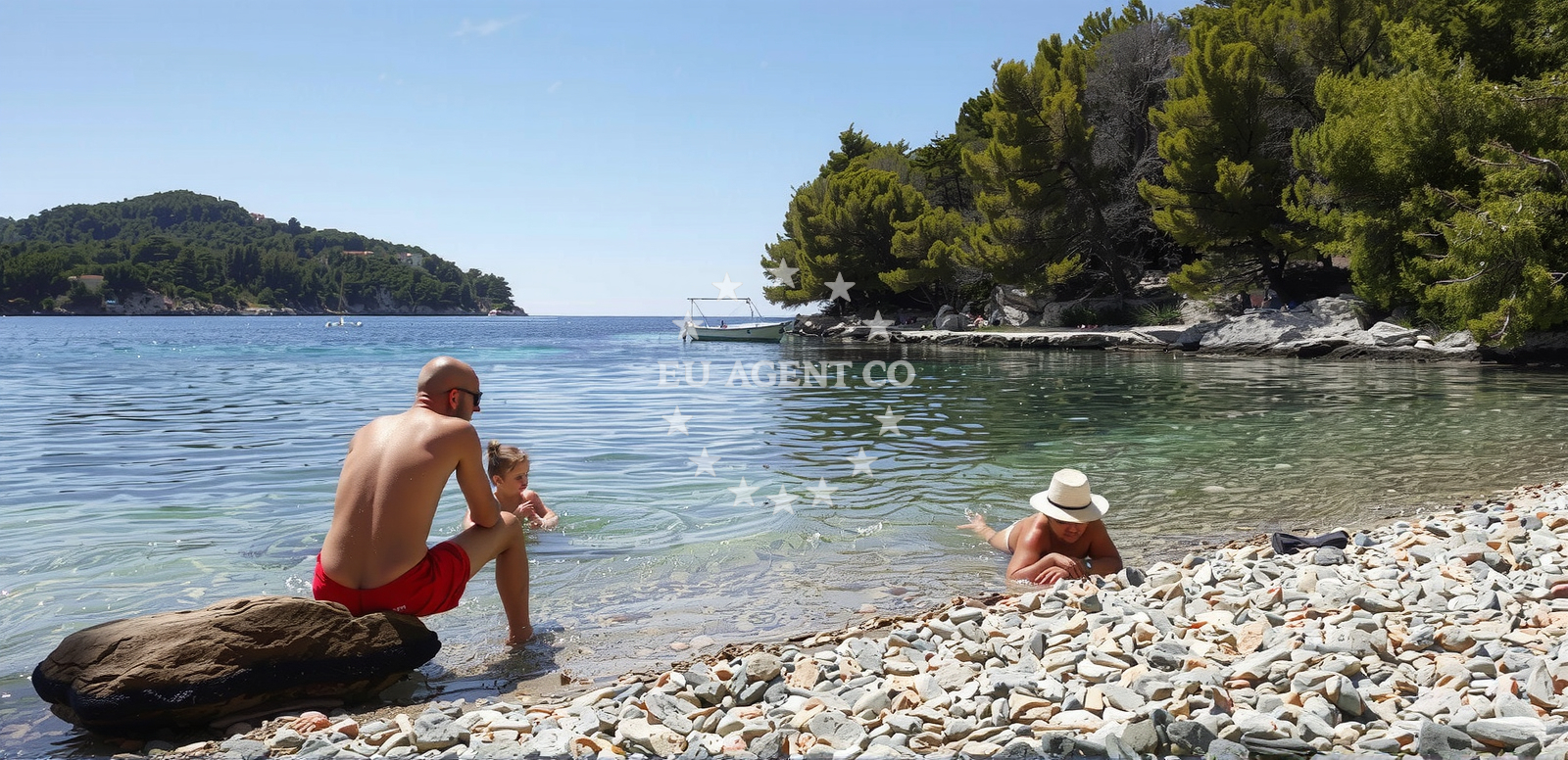 Shoreline and swimming area at Plaza Lucica in Uvala Poplat Broj 40, Vela Luka