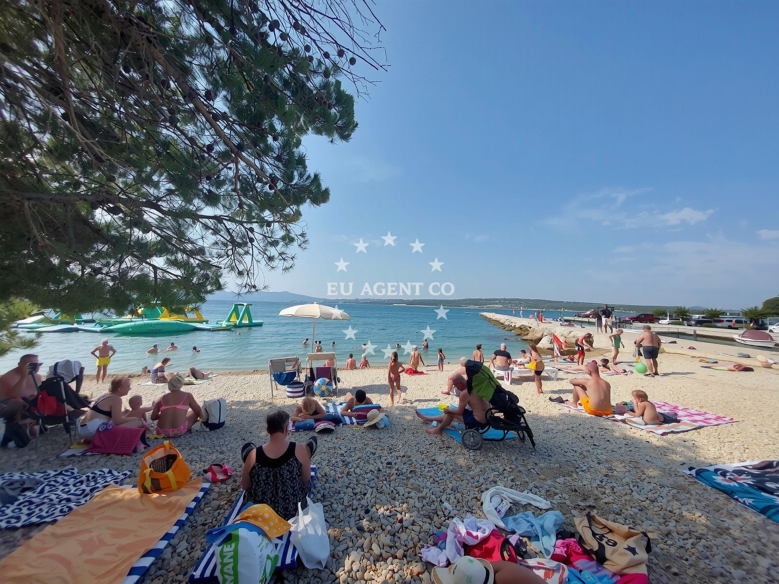 Shoreline and swimming area at Plaza Luke Domjancica in Glagoljaša ulica 31, Crikvenica