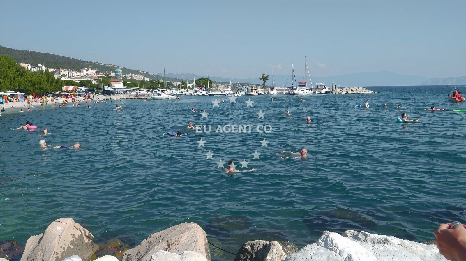 Beach facilities and surroundings at Plaza Luke Domjancica in Glagoljaša ulica 31, Crikvenica