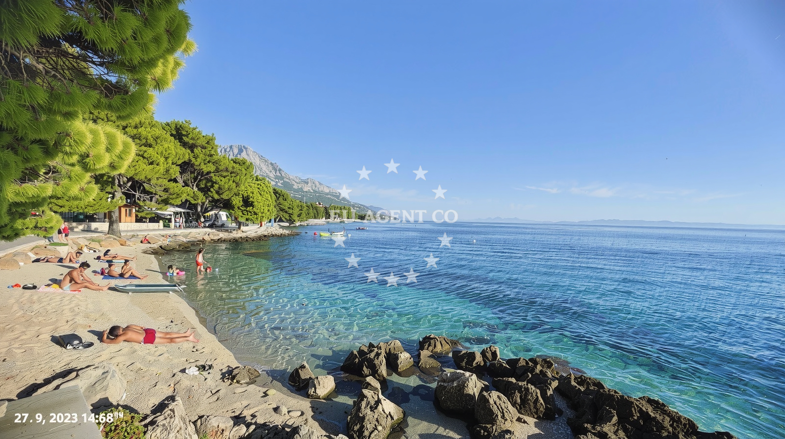 Shoreline and swimming area at Plaza Maestral in Frankopanska 5, Brela
