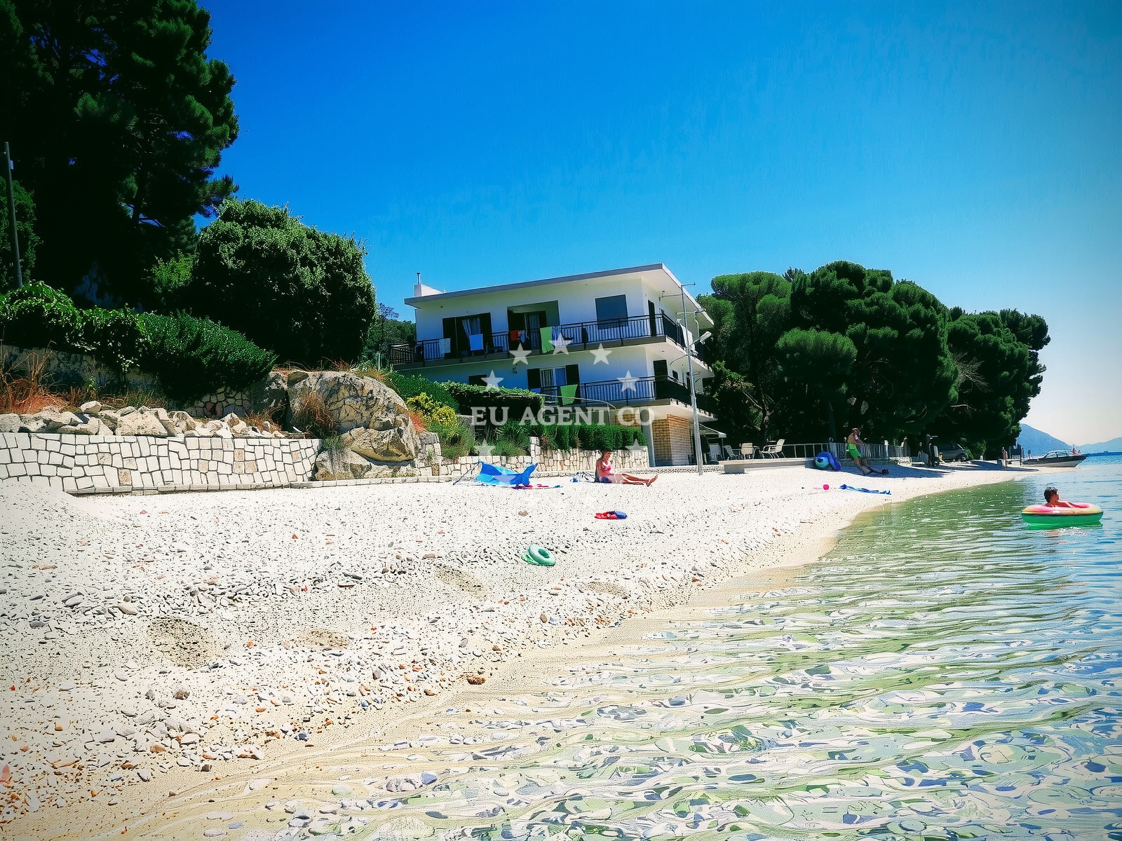 Beach facilities and surroundings at Plaza Mala Duba in MALA DUBA 61, Živogošće