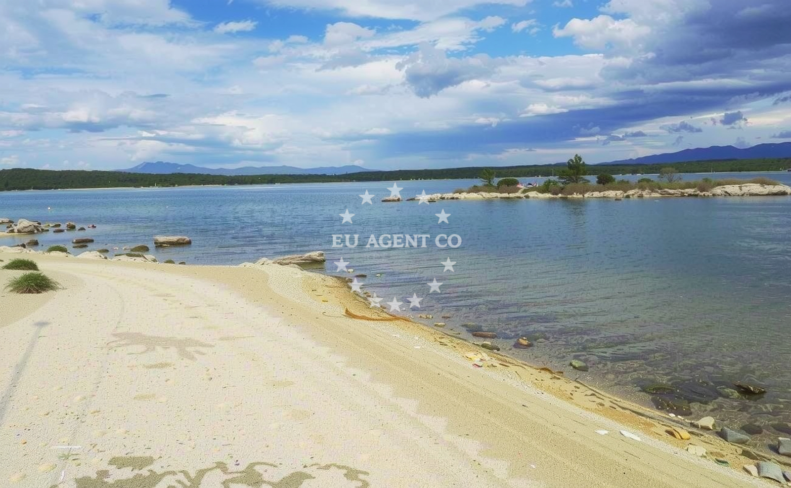 Beach facilities and surroundings at Plaza Mali Skoljic in 169 Klimno 169 A-F, Klimno