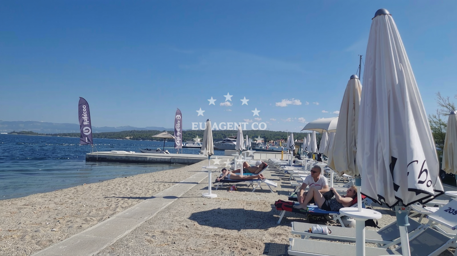 Shoreline and swimming area at Plaza Malin in Zagrebačka 7, Malinska
