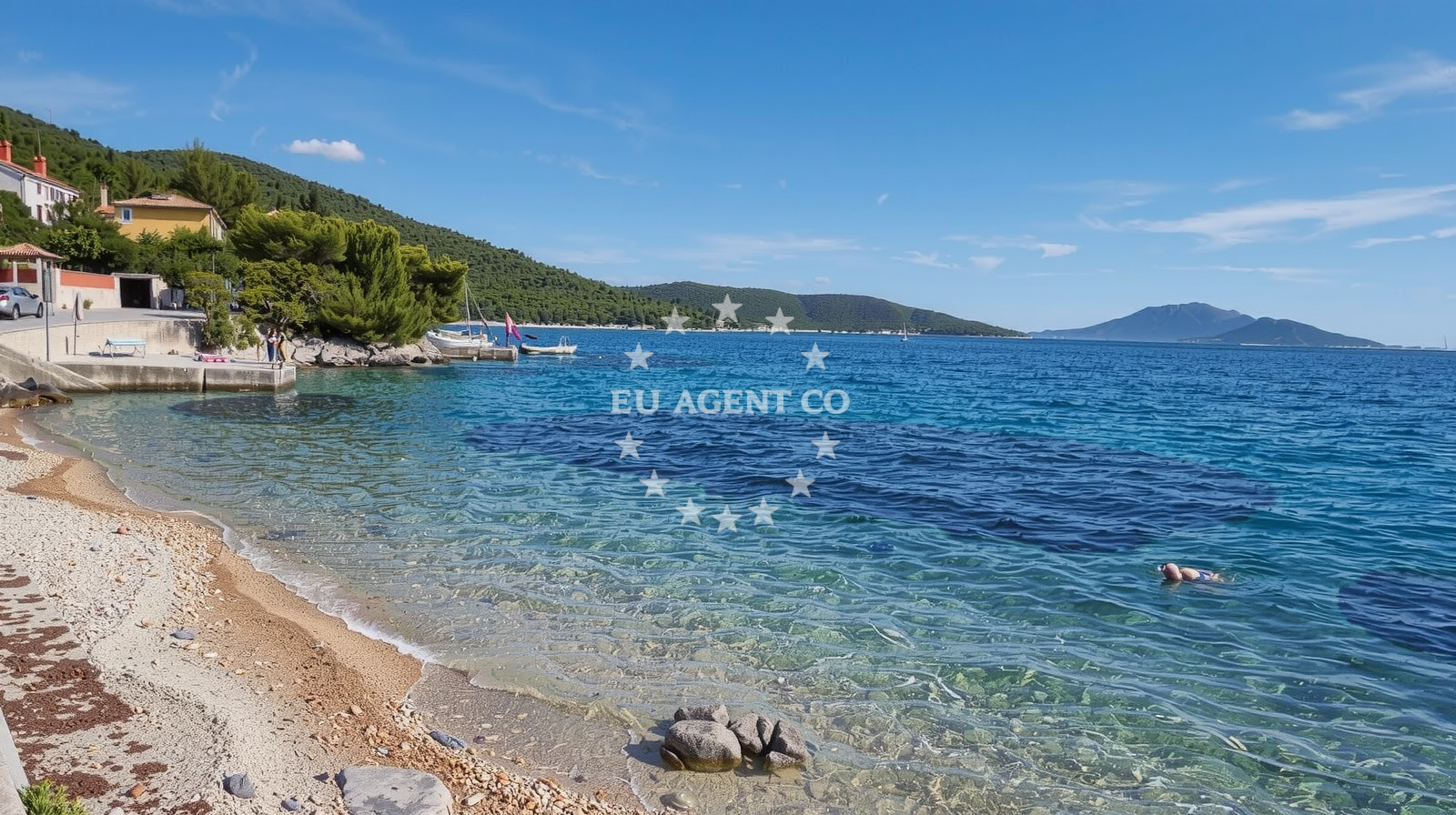Shoreline and swimming area at Plaza Martinscica in 65 Martinšćica Island Cres, Martinšćica