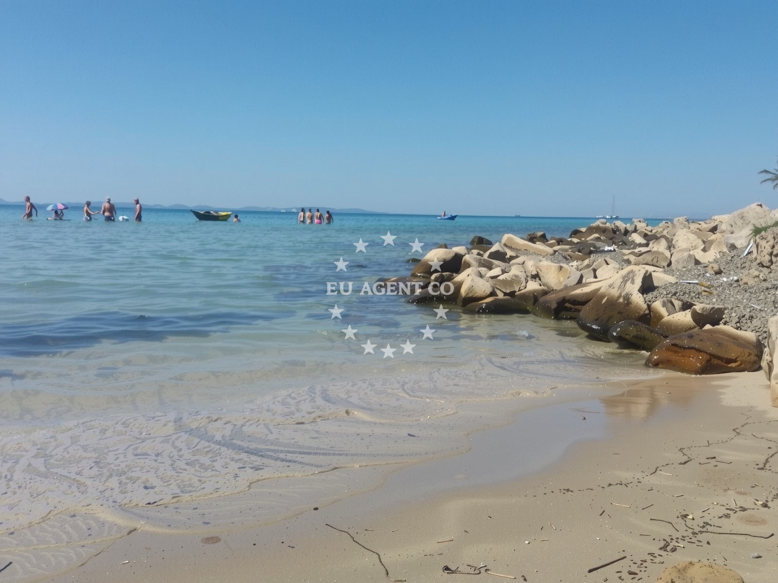 Beach facilities and surroundings at Plaza Meka in 21 Put Torova, Vir