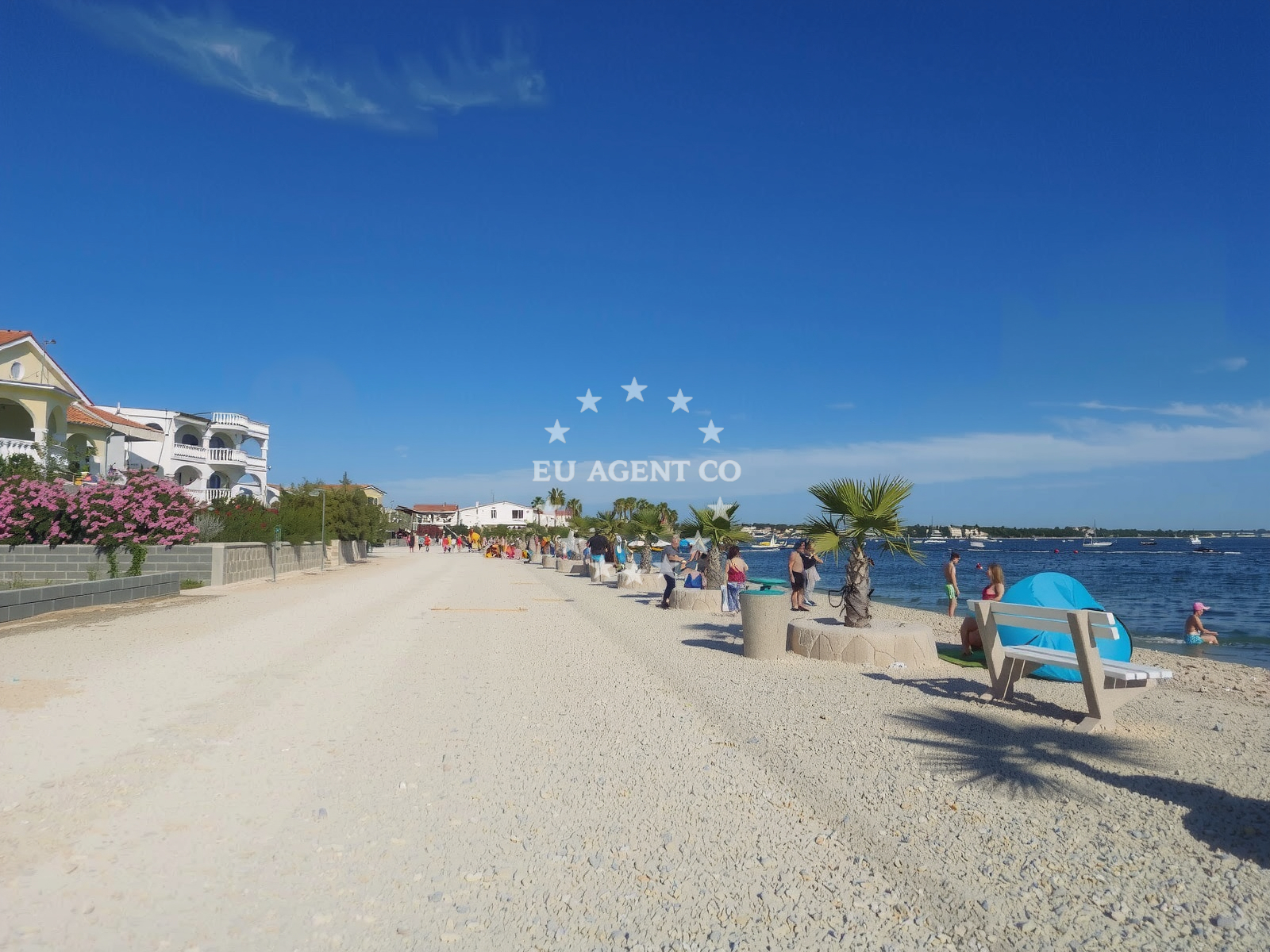 Beach facilities and surroundings at Plaza Miljkovica in Stari put 205, Vir
