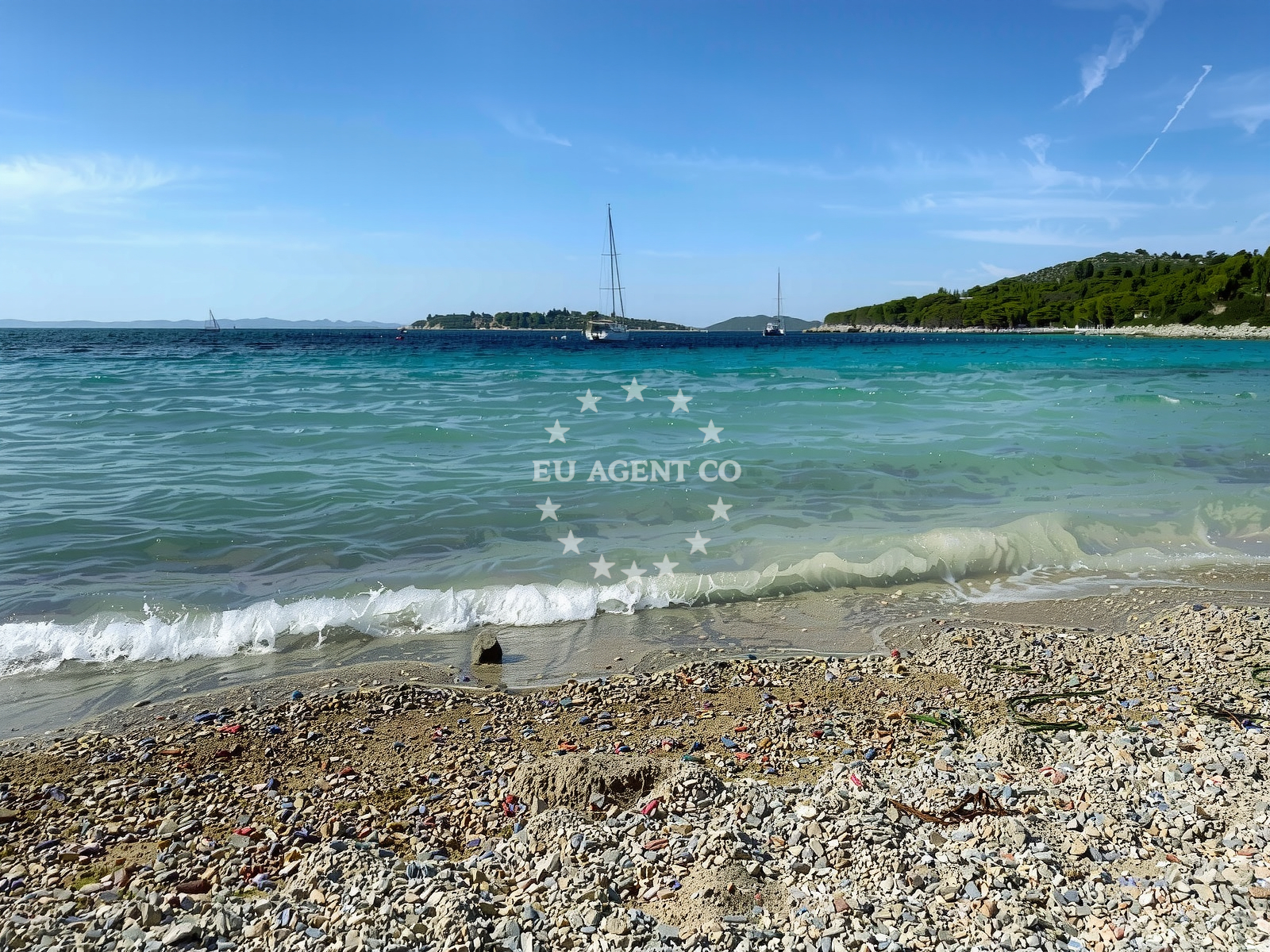 Shoreline and swimming area at Plaza Murter in Sabuni 11, Murter